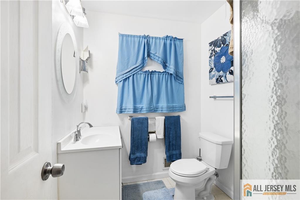 70 Creamer Drive, Sayreville, NJ, 08872 image 29