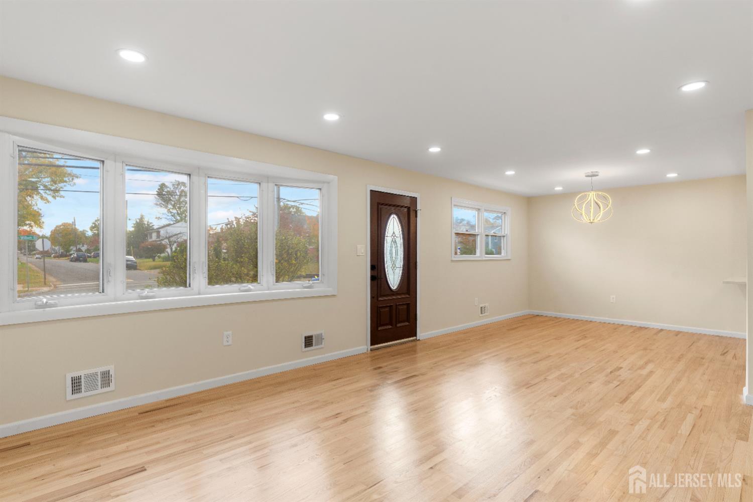 253 WILLIAMS Street Image 3