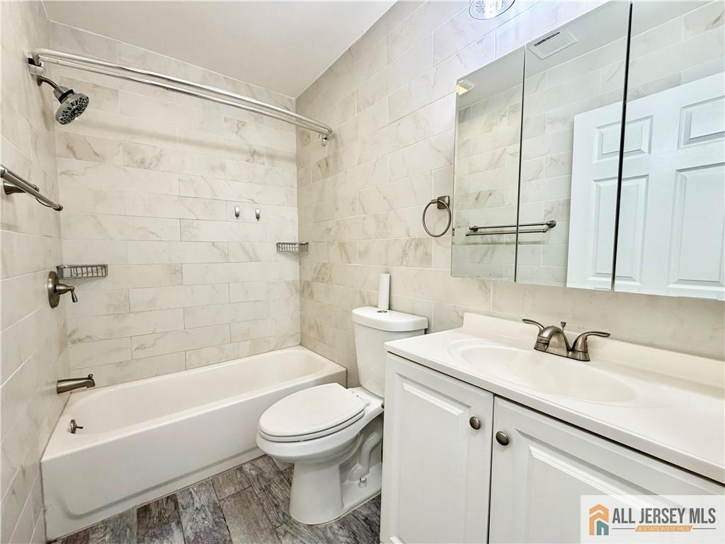 615 Sharon Garden Court 615, Woodbridge Proper, NJ, 07095 image 7