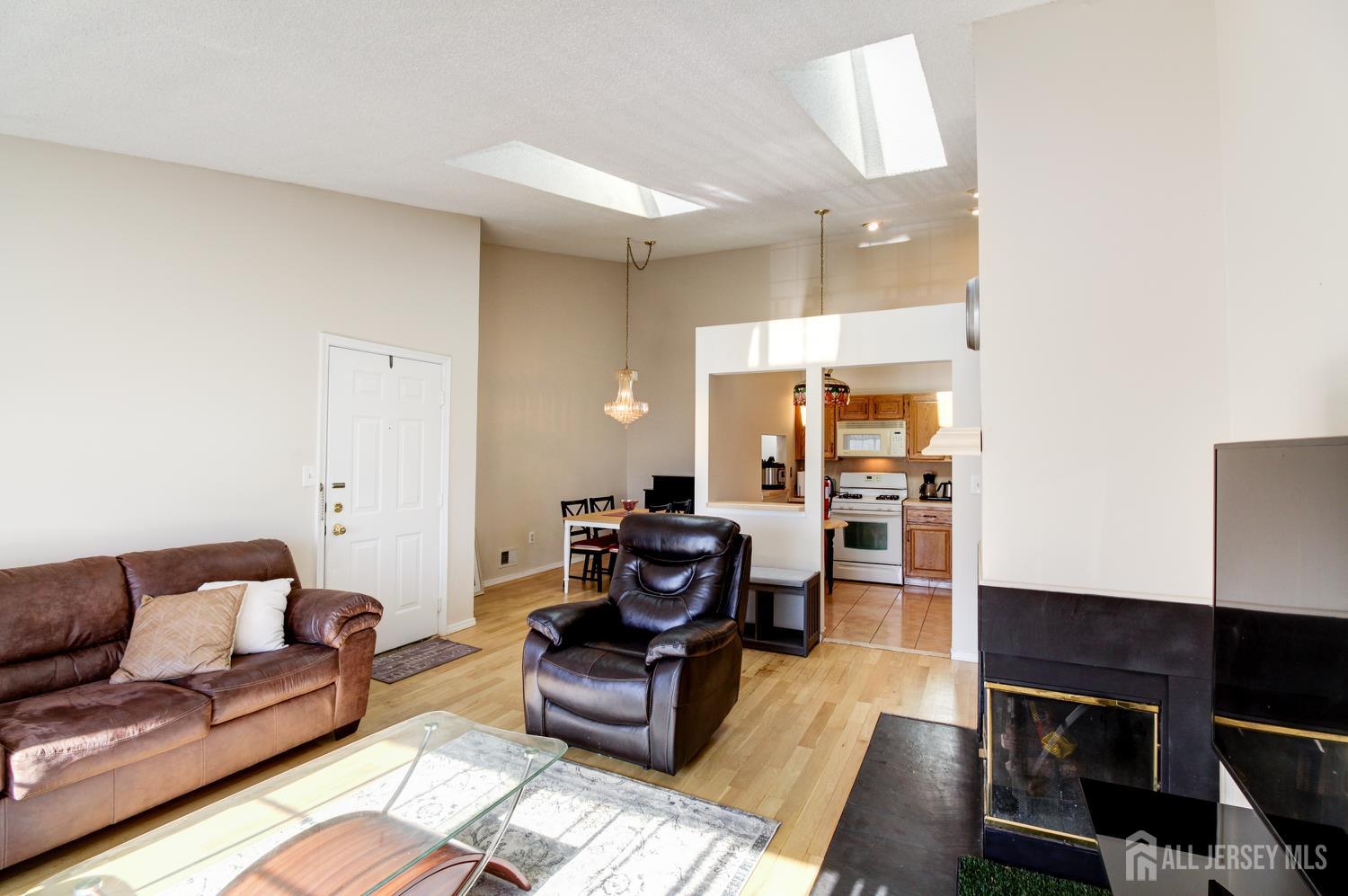 318 Wimbeldon Court Image 4