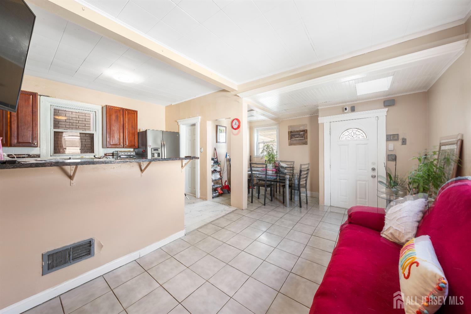 685 Raritan Avenue Image 4