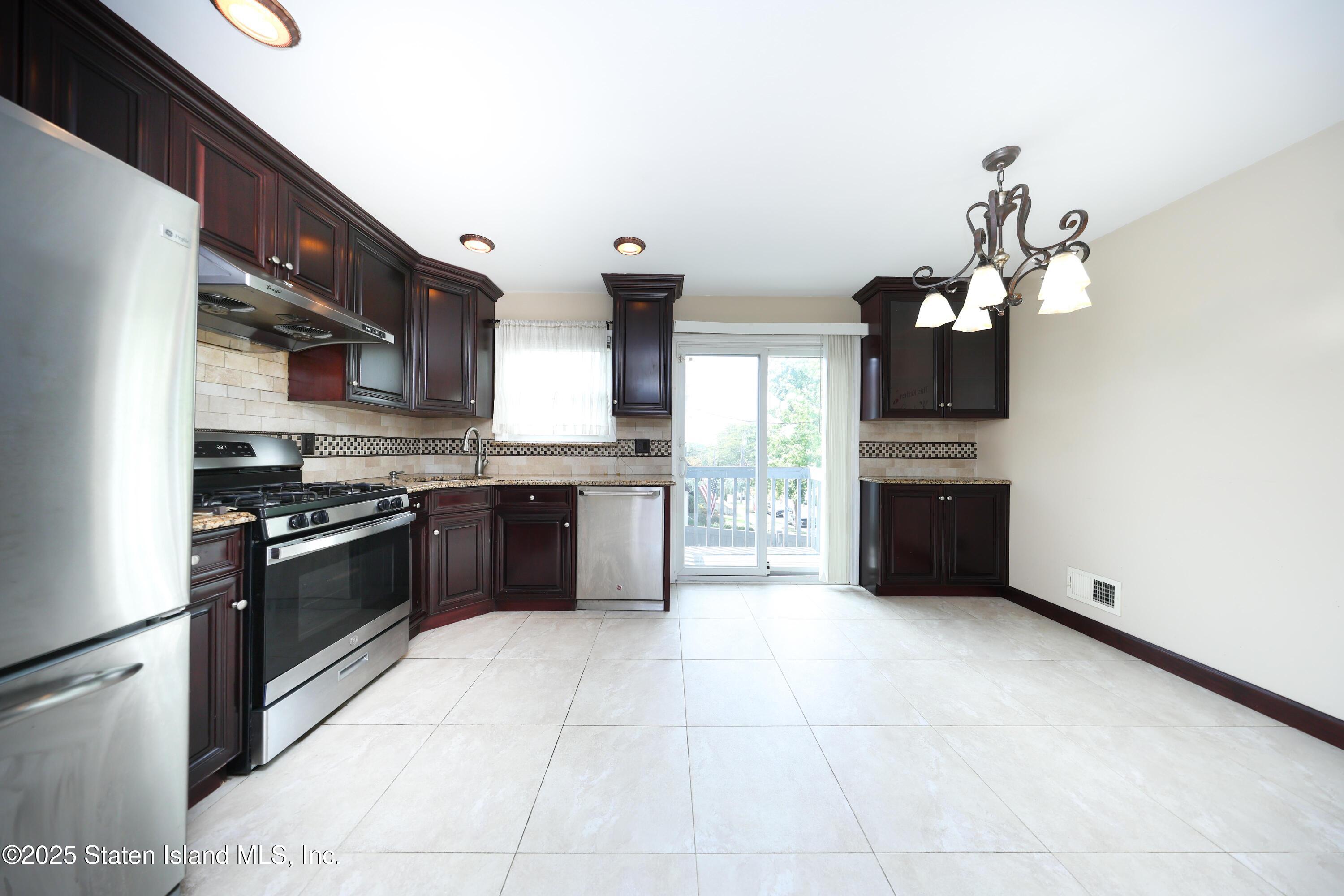 490 Collfield Avenue, Staten Island, NY, 10314 image 11