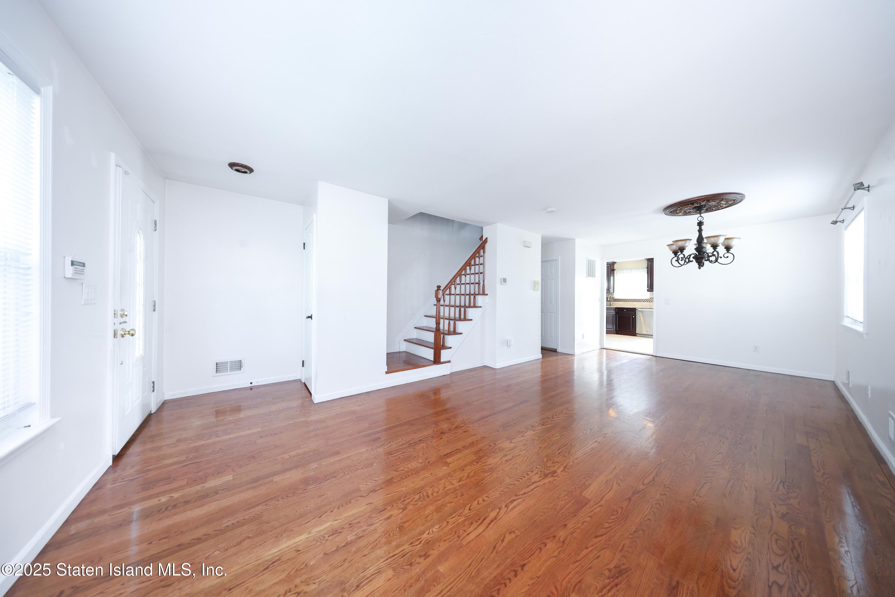 490 Collfield Avenue Image 5