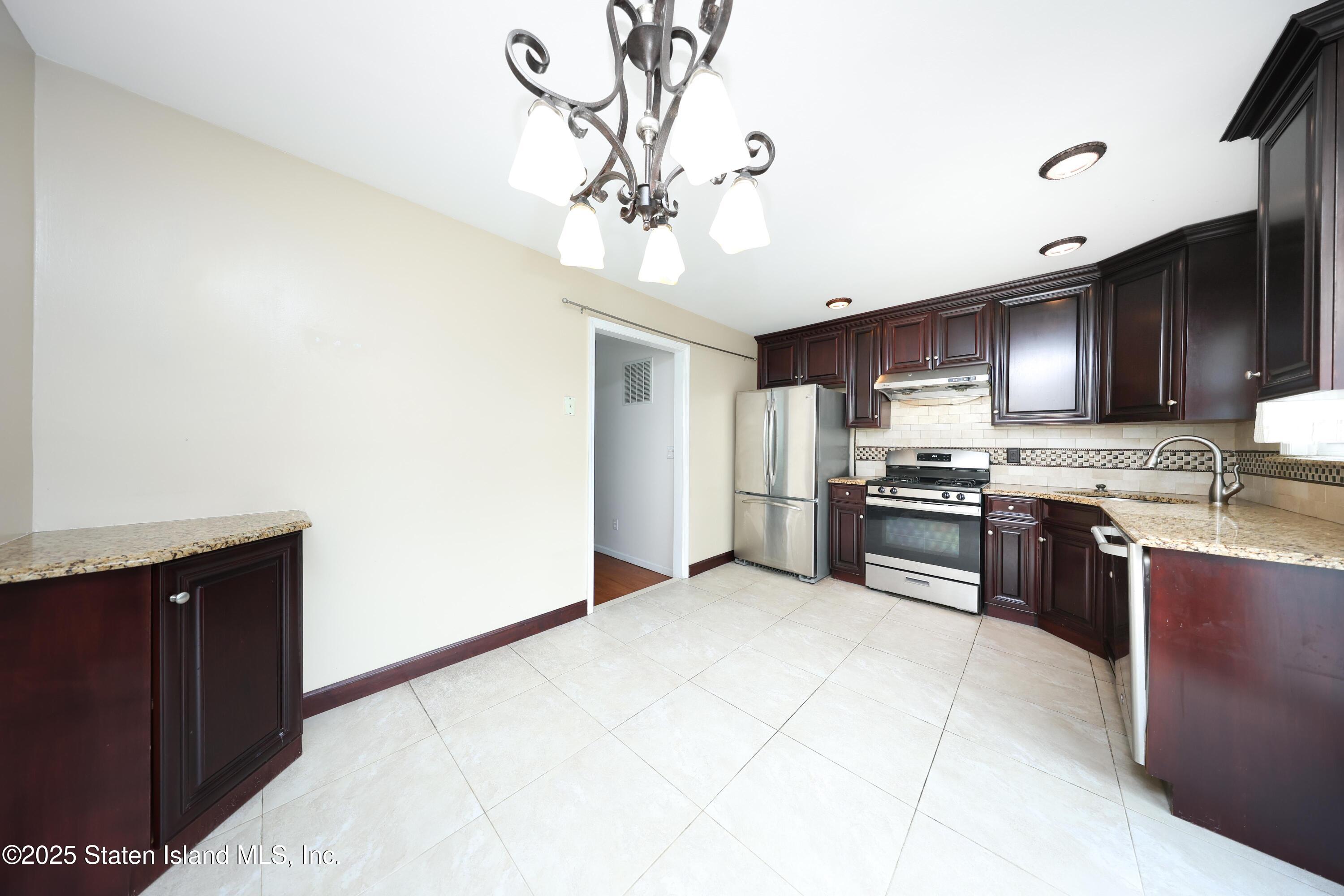 490 Collfield Avenue, Staten Island, NY, 10314 image 9