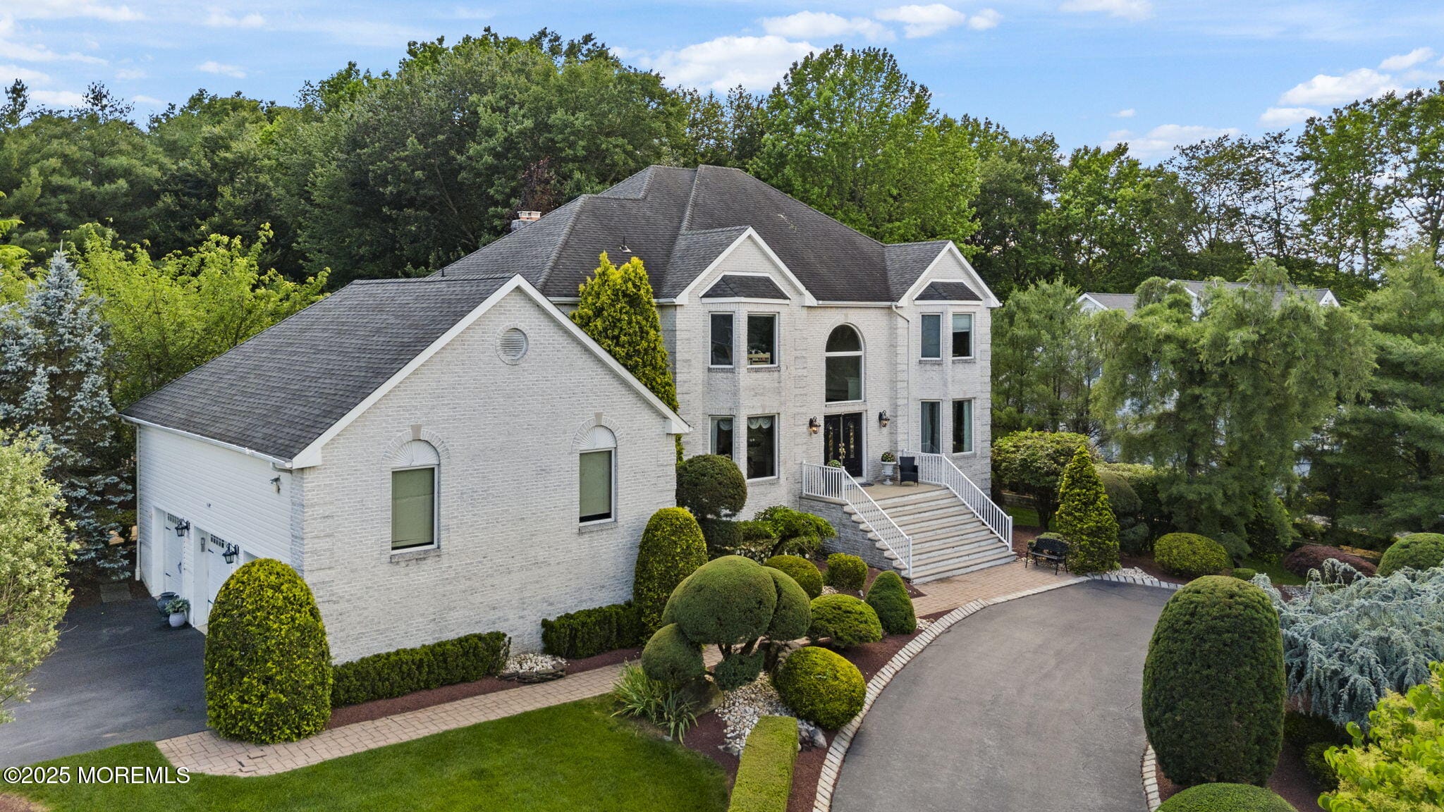 320 Sinclair Court Image 2