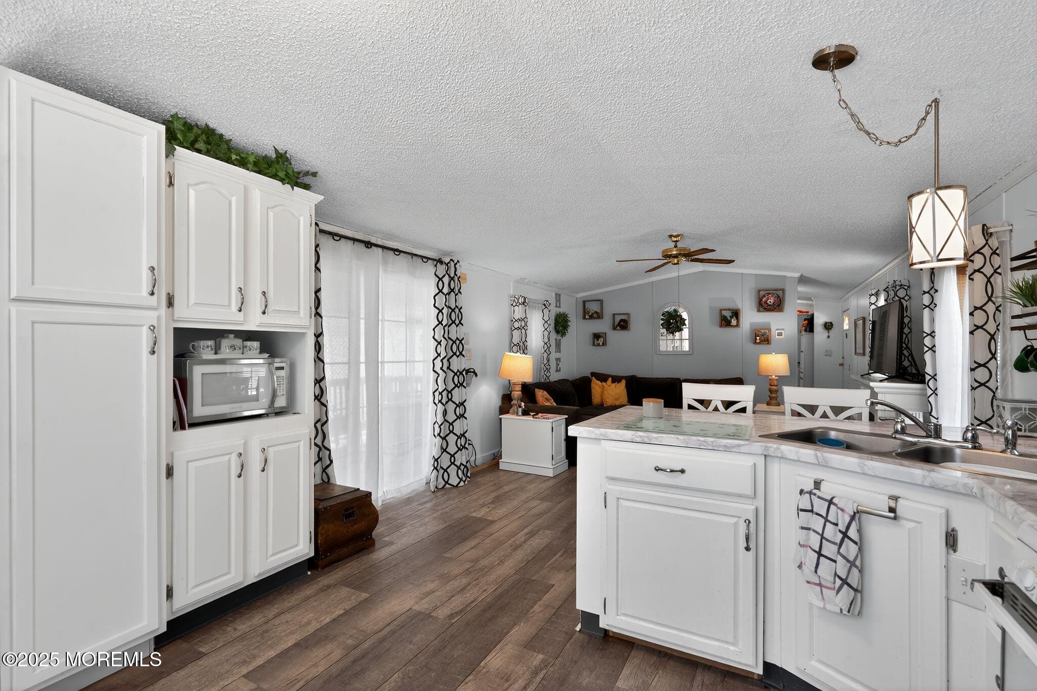 4 South Drive, East Windsor, NJ, 08520 image 8