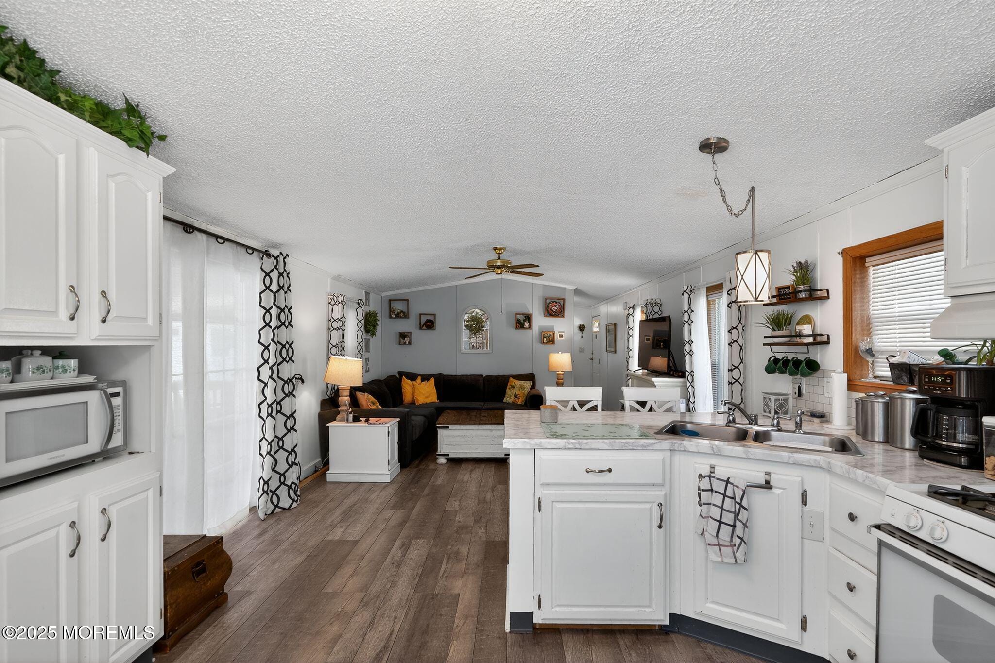 4 South Drive, East Windsor, NJ, 08520 image 10