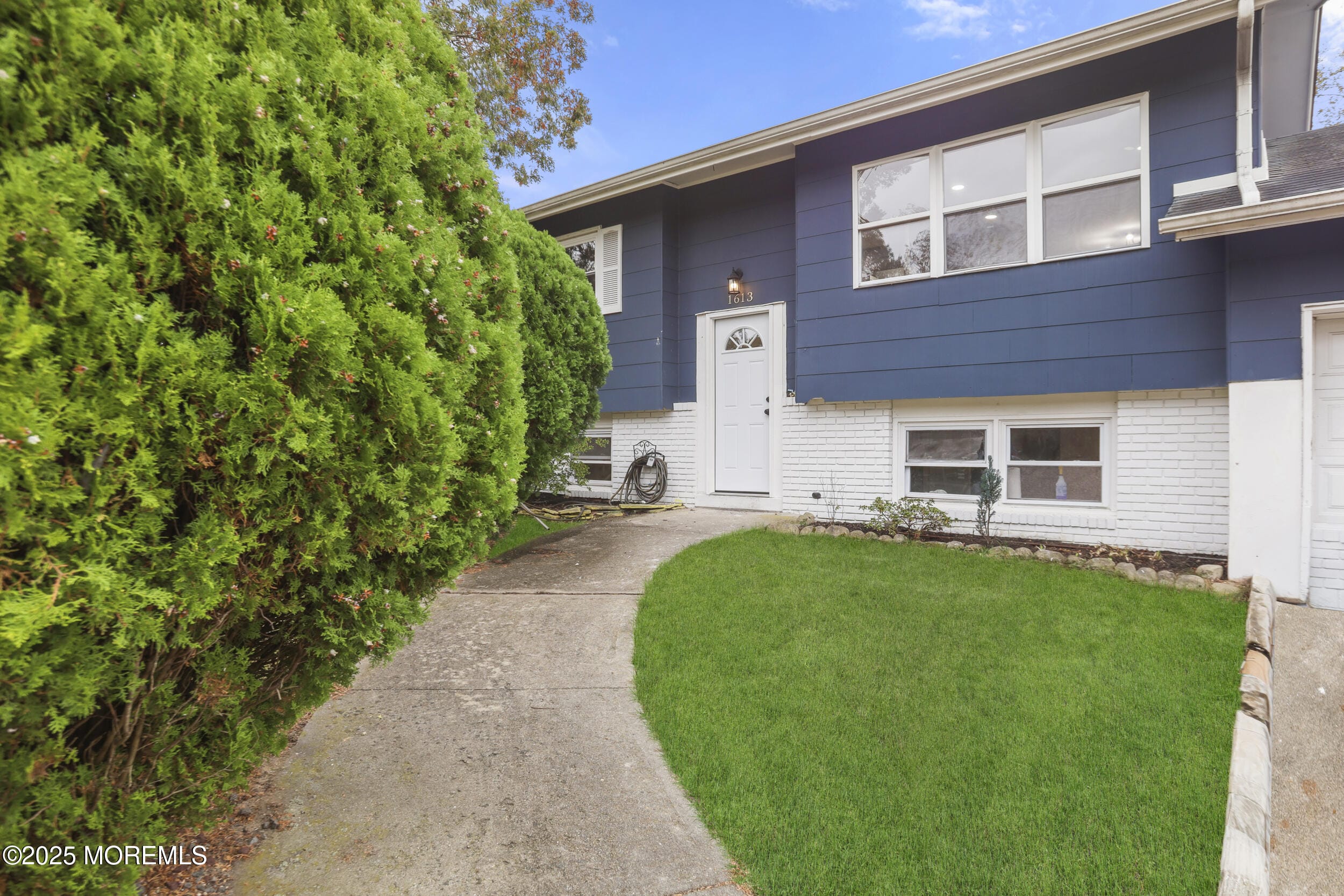 1613 Deer Hollow Drive Image 2