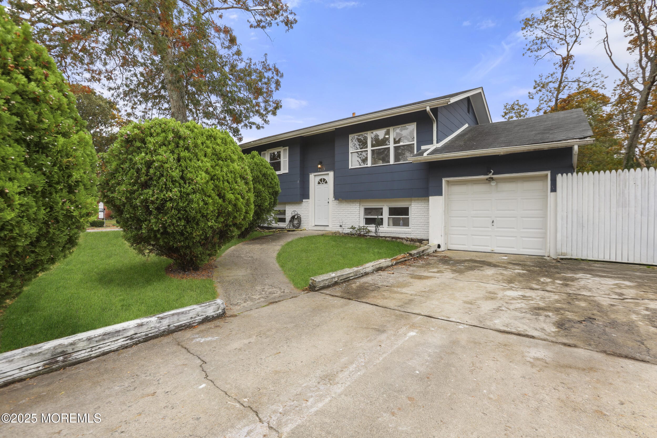 1613 Deer Hollow Drive Image 1