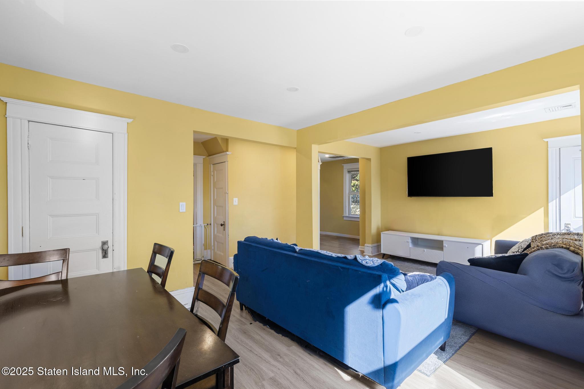 7247 Amboy Road Image 4