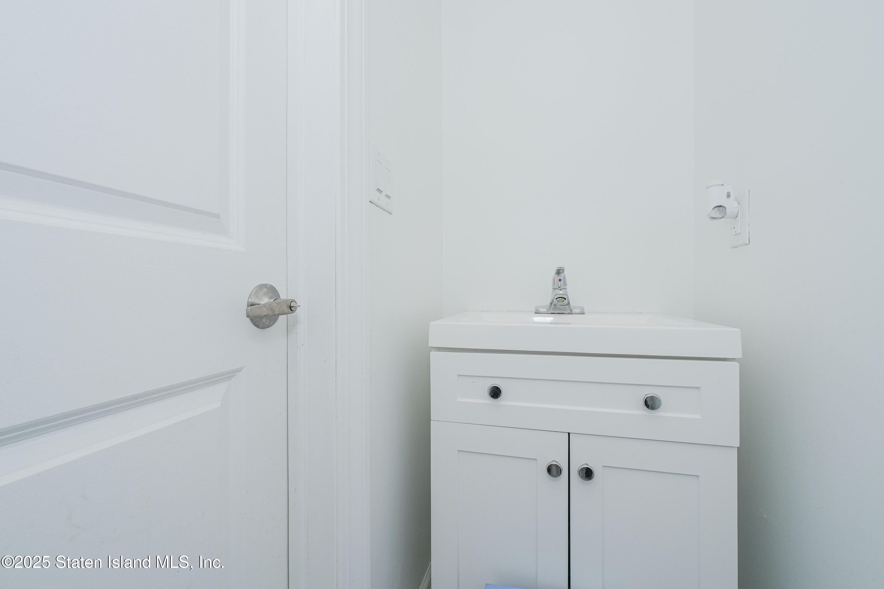 70 Cedar Terrace Image 5