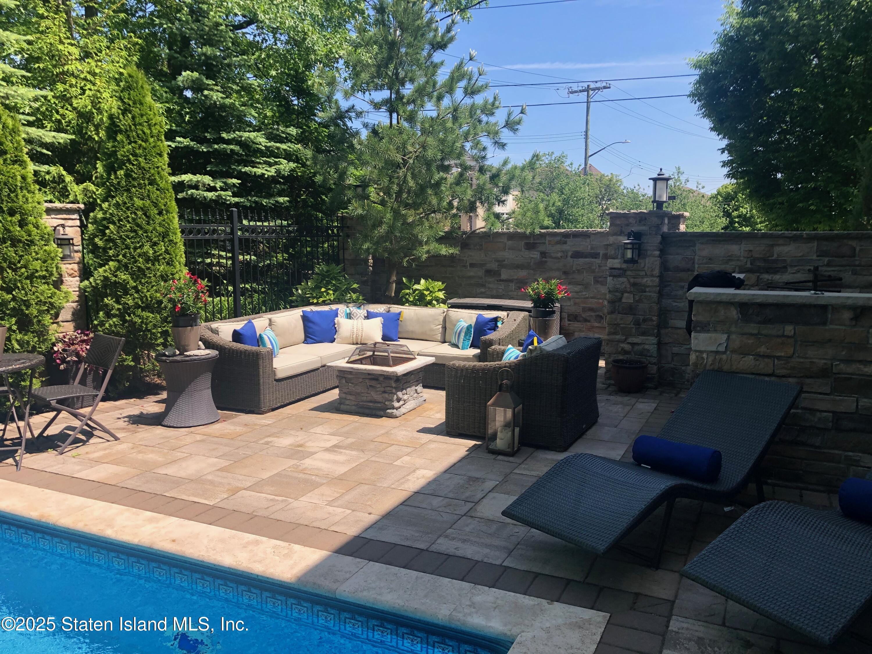 11 St Edward Lane, Staten Island, NY, 10309 image 18