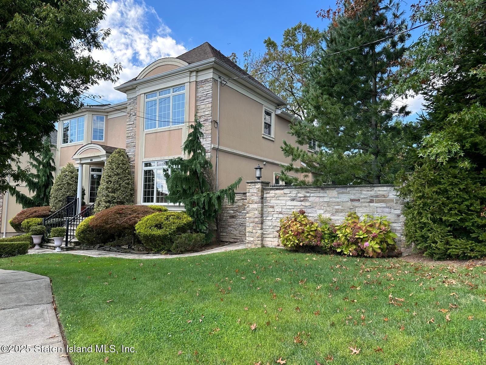 11 St Edward Lane Image 2