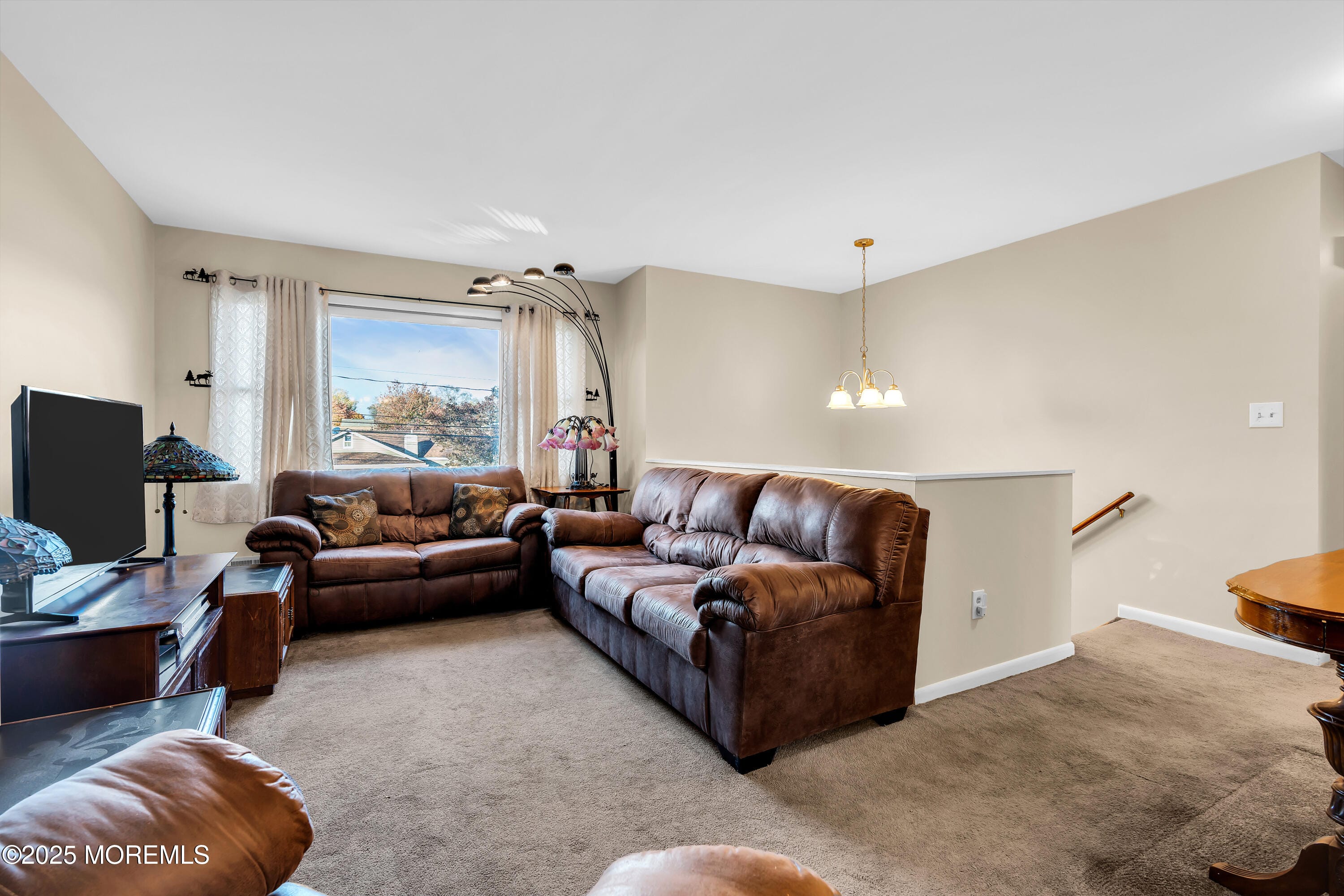 345 Shadynook Street Image 5