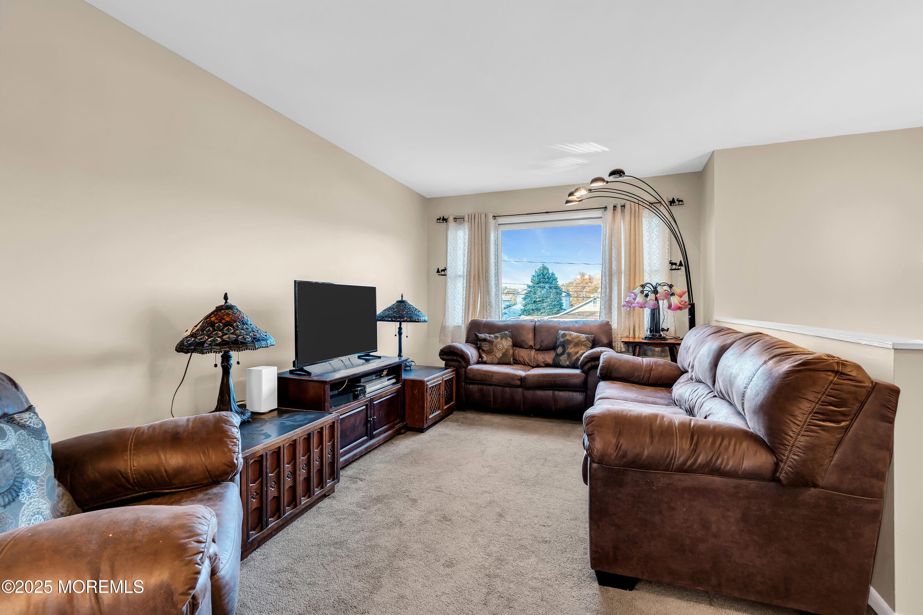 345 Shadynook Street Image 4