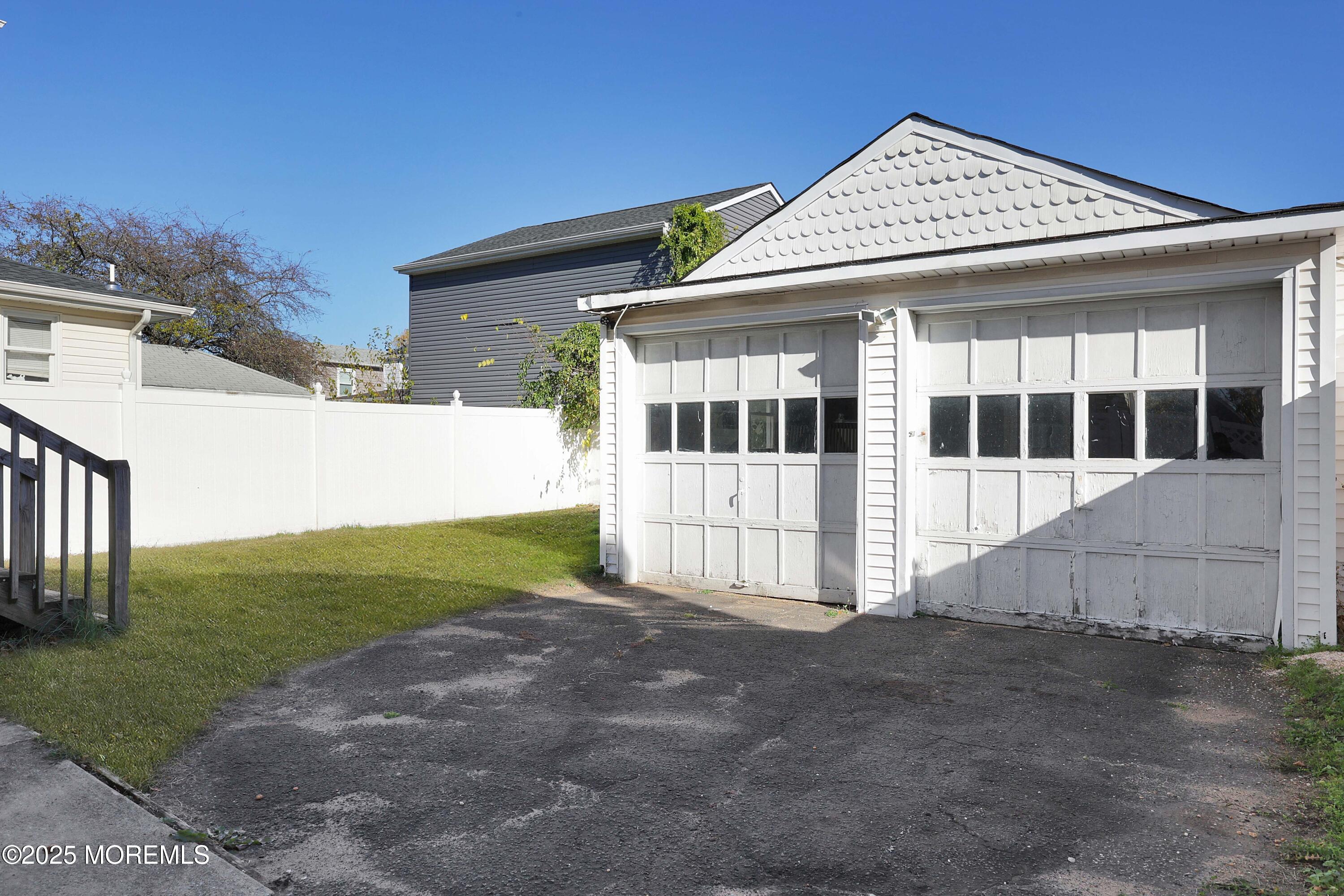 209 Broadway Image 3