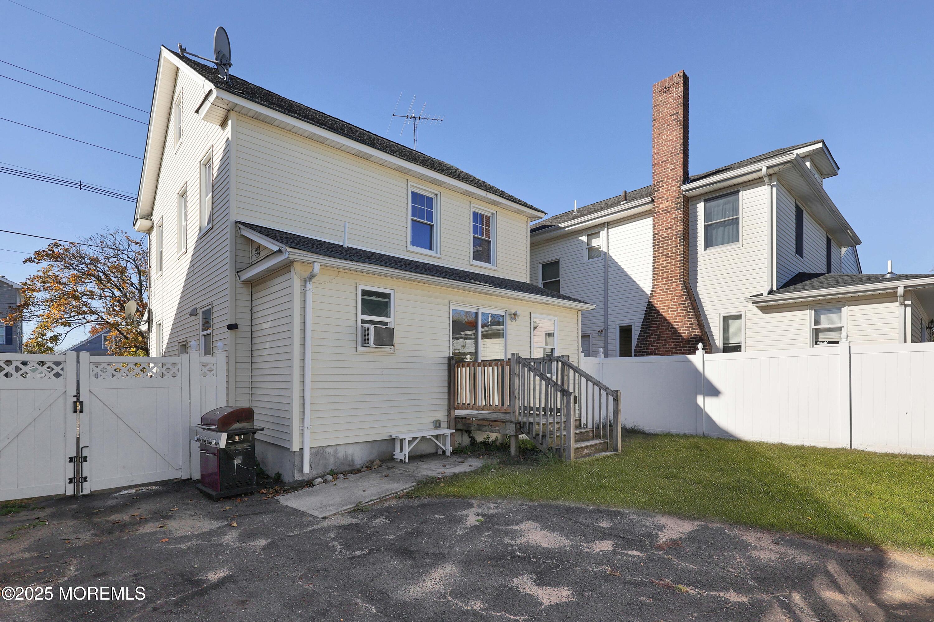 209 Broadway, Keyport, NJ, 07735 image 24