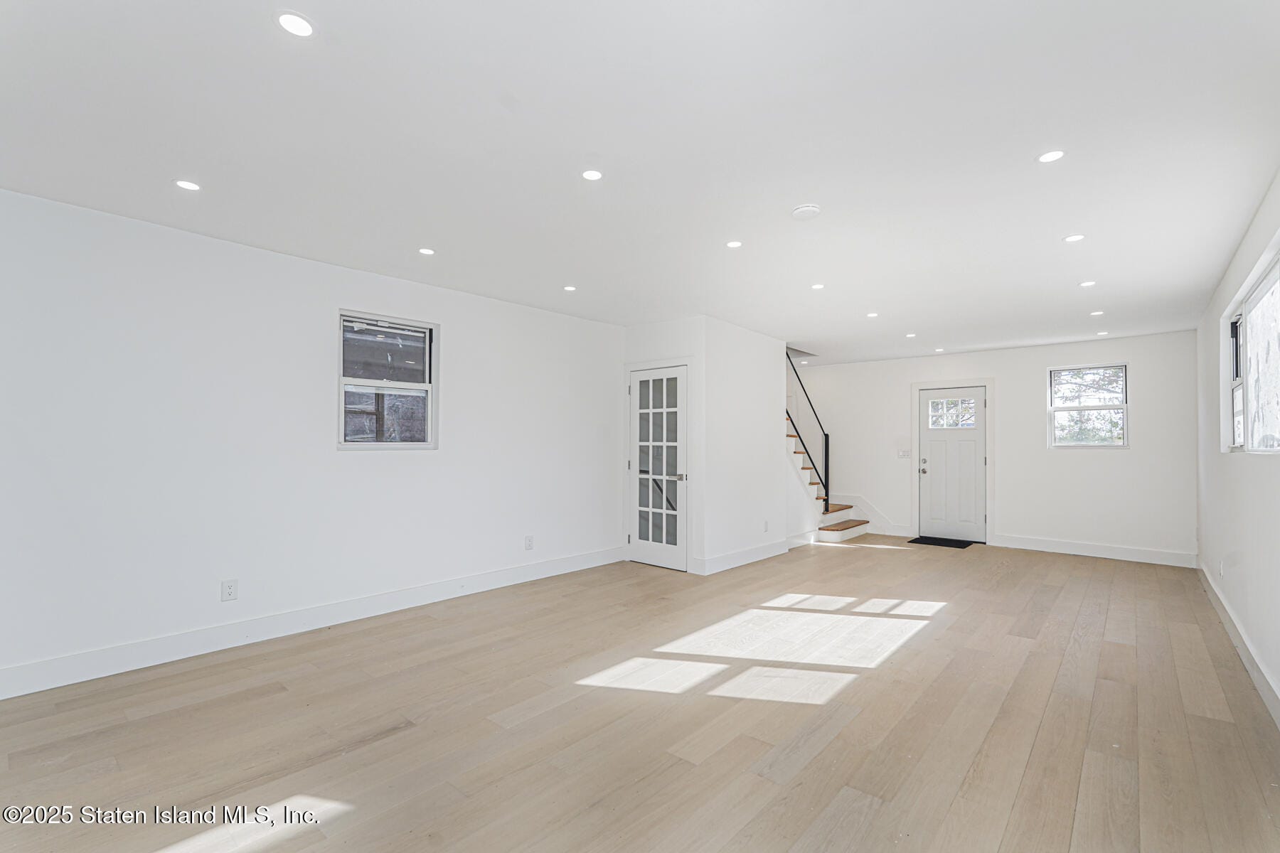 9 Russell Street Image 5