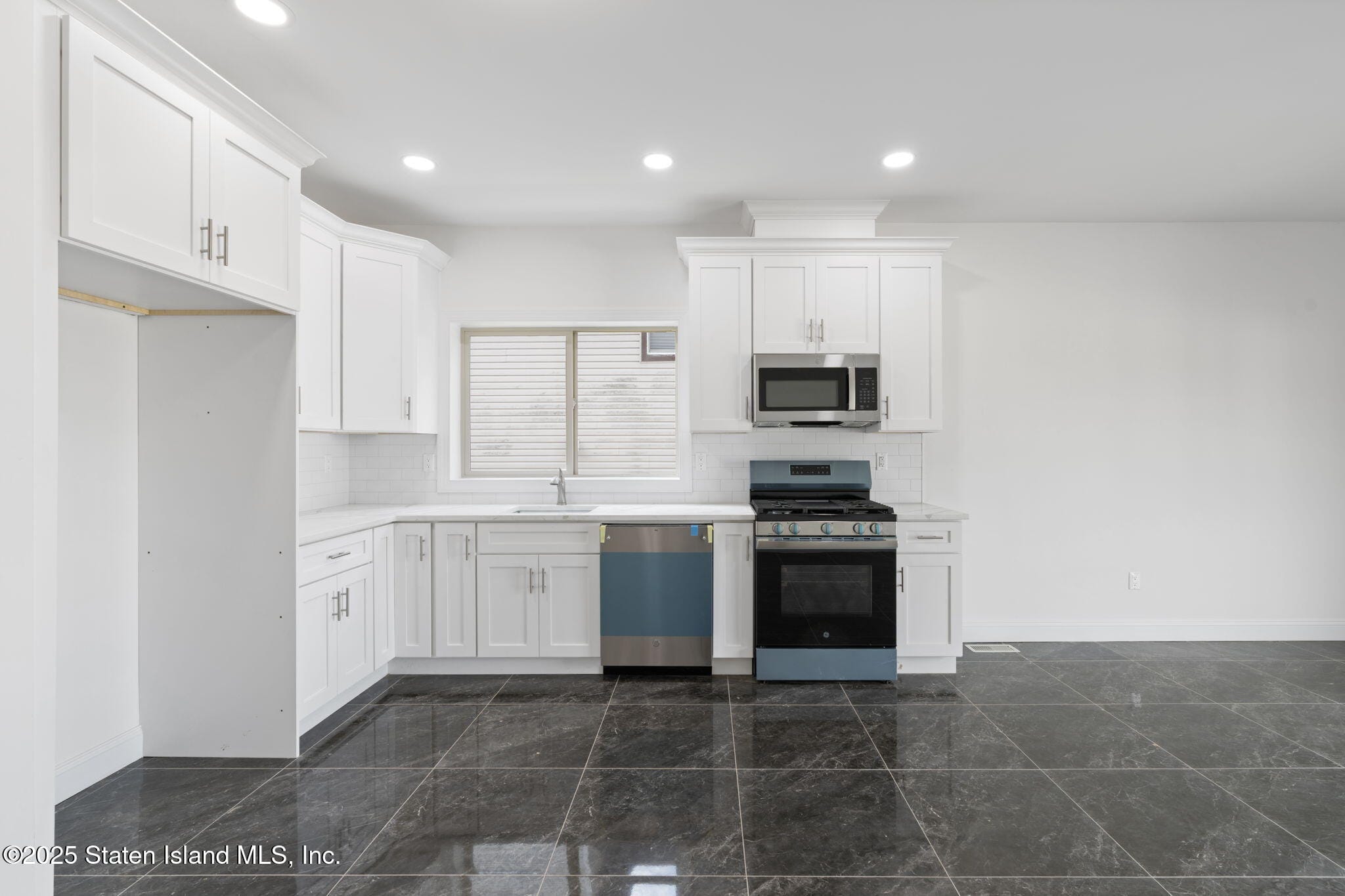 1370 Forest Hill Road 2b Image 4