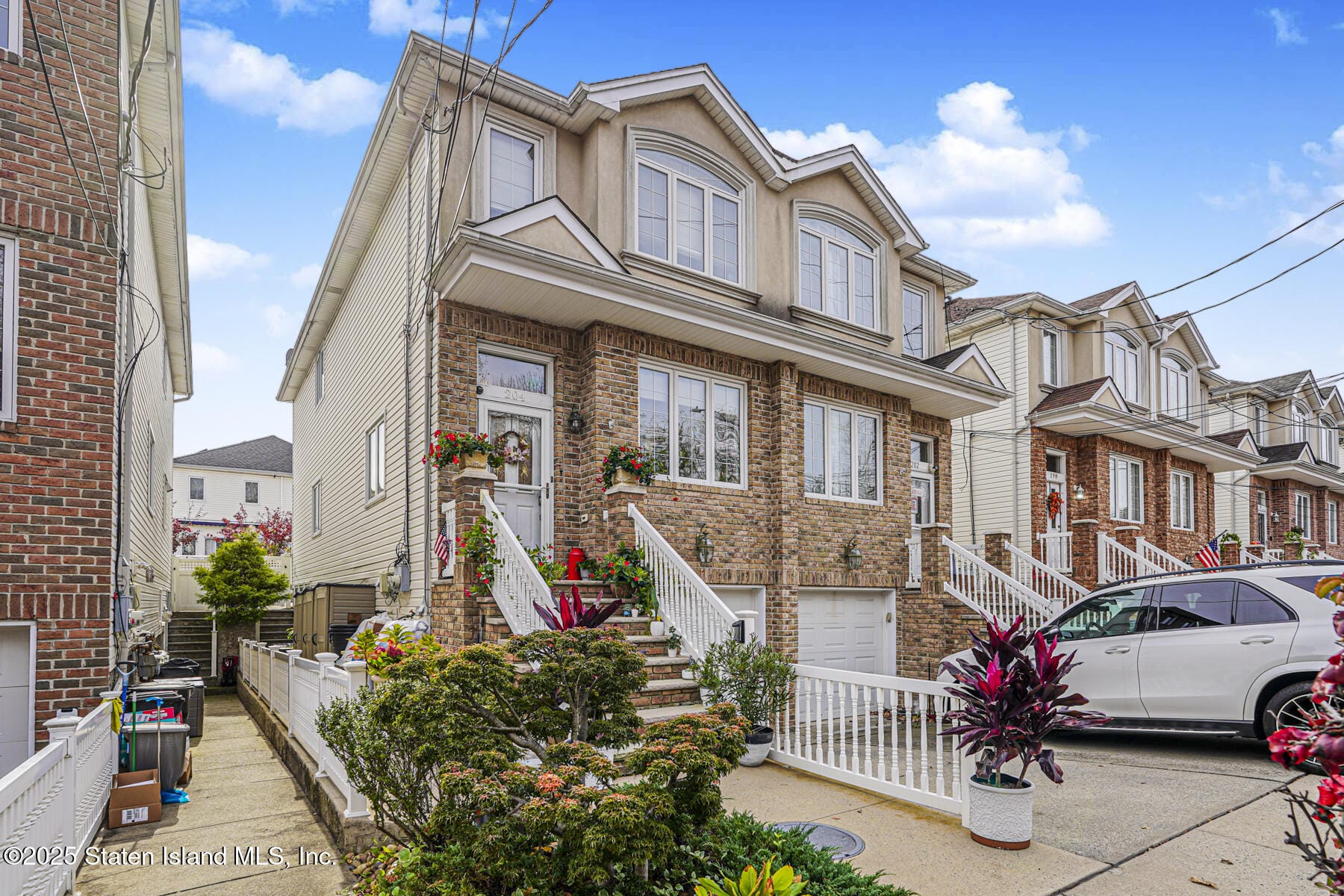 204 Sneden Avenue Image 1