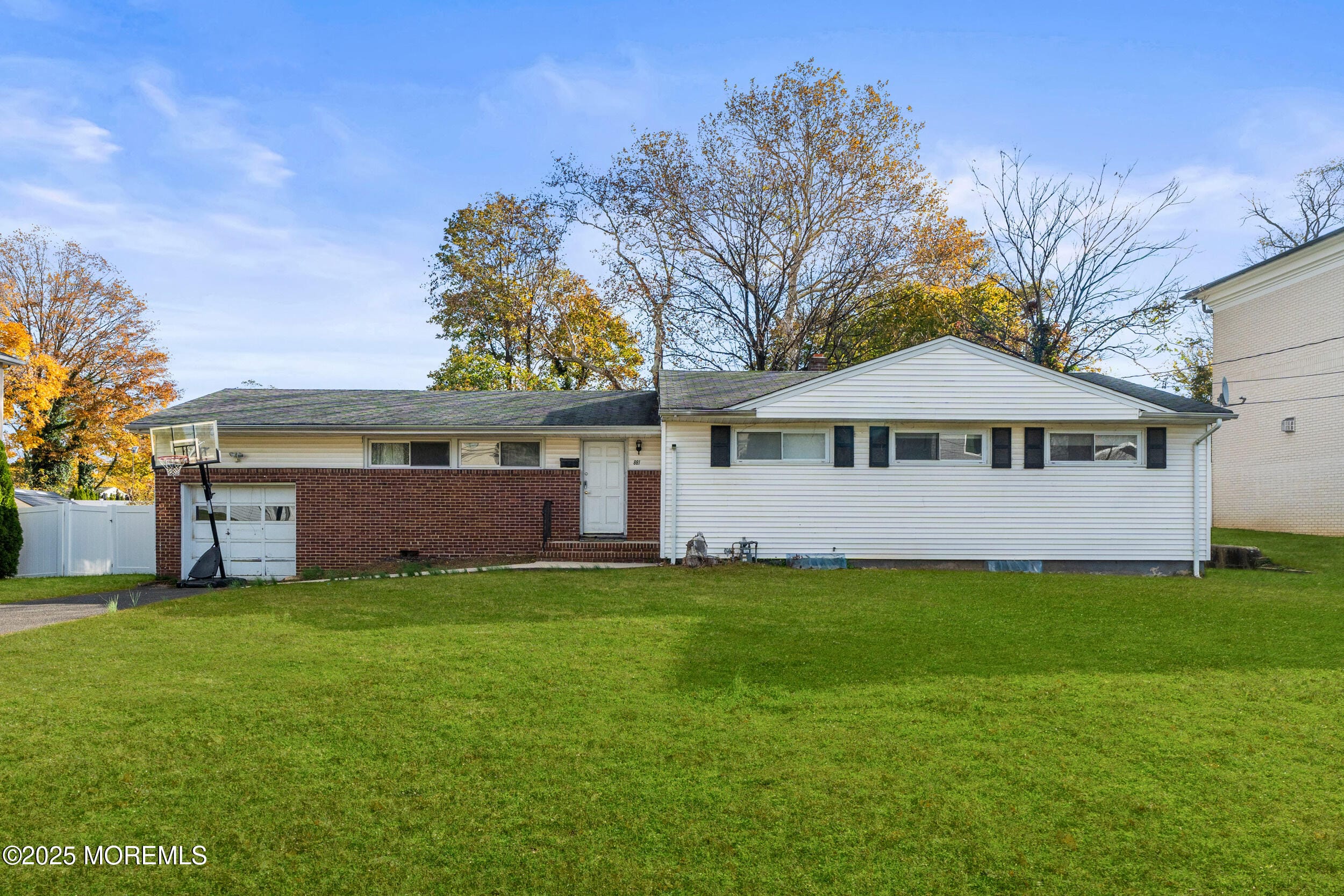 881 Red Oaks Drive Image 2