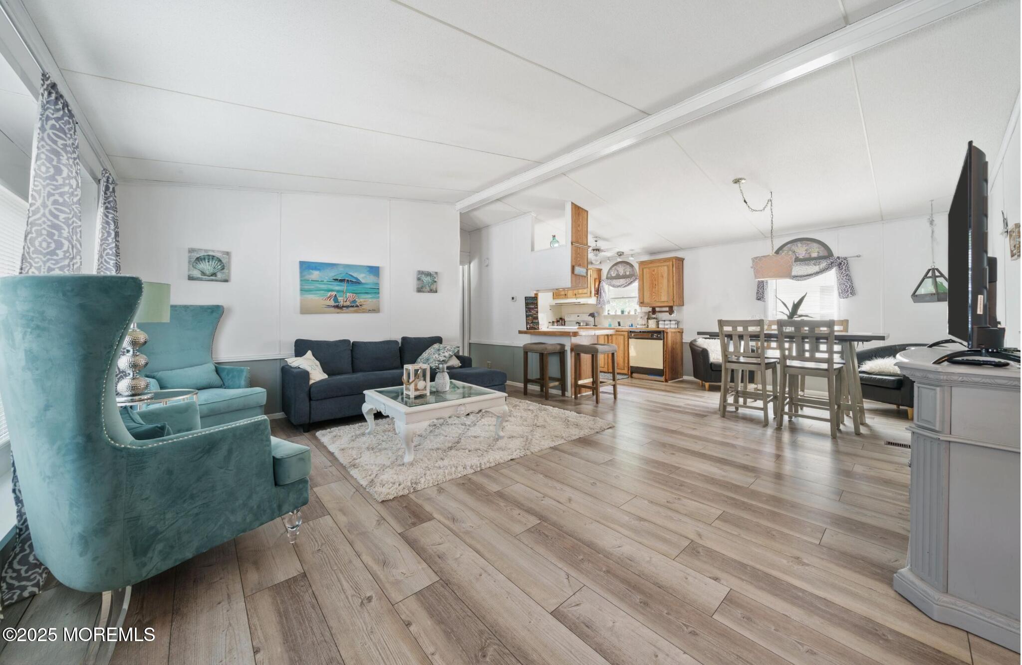 211 Holly Court Image 3