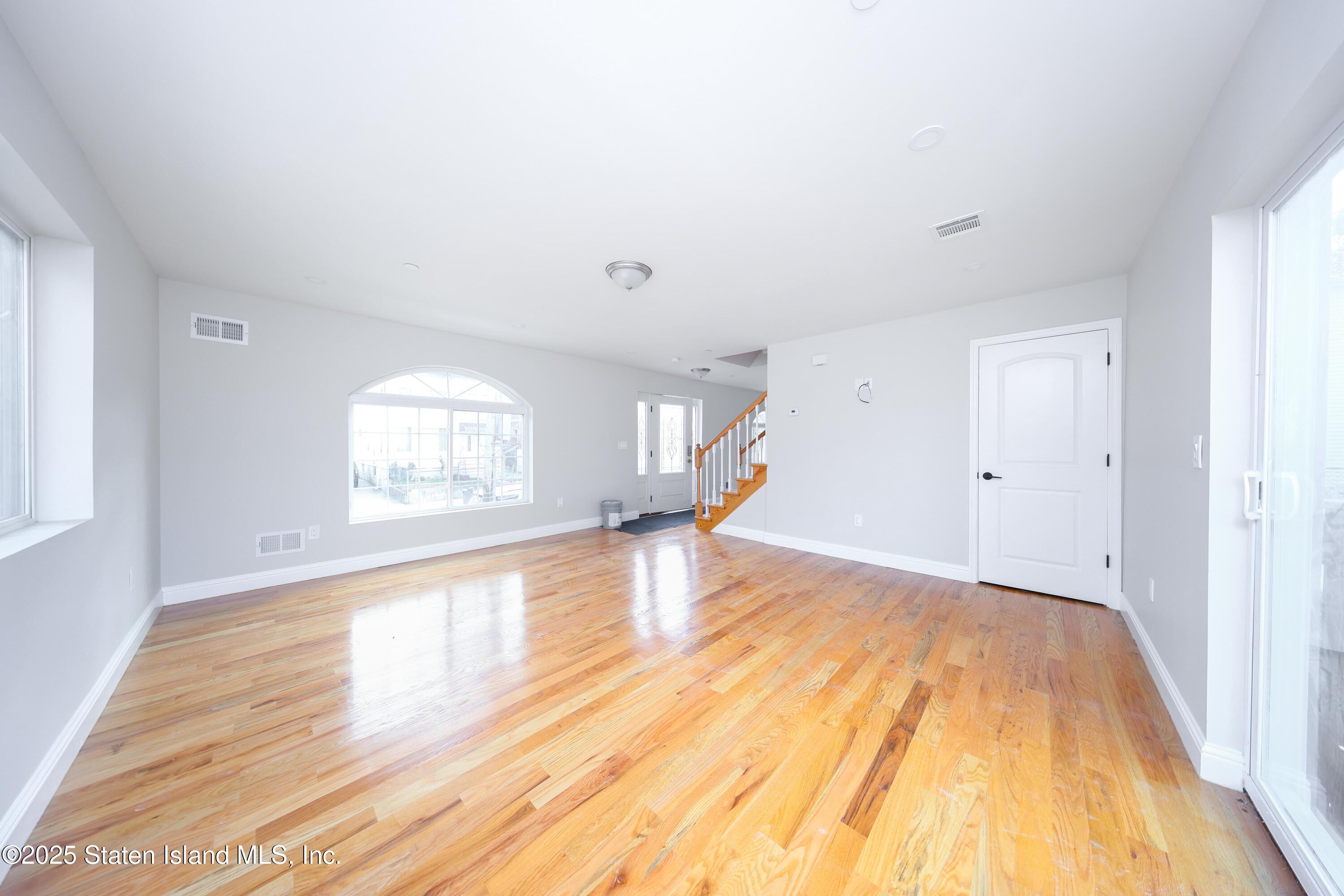 12 Simonson Avenue Image 5