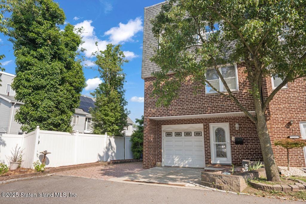 14 Yacht Club Cove Street Image 3