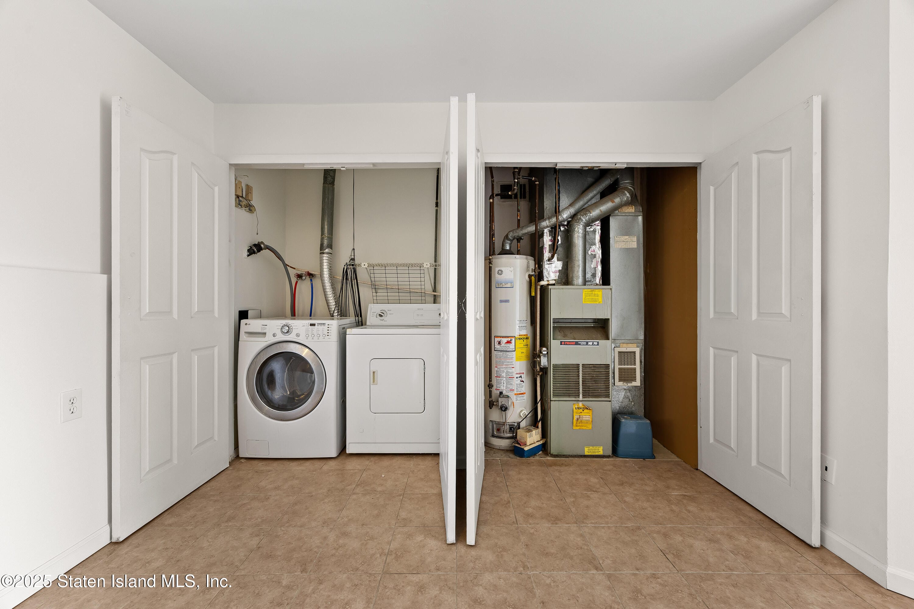 38a Country Dr East, Staten Island, NY, 10314 image 22