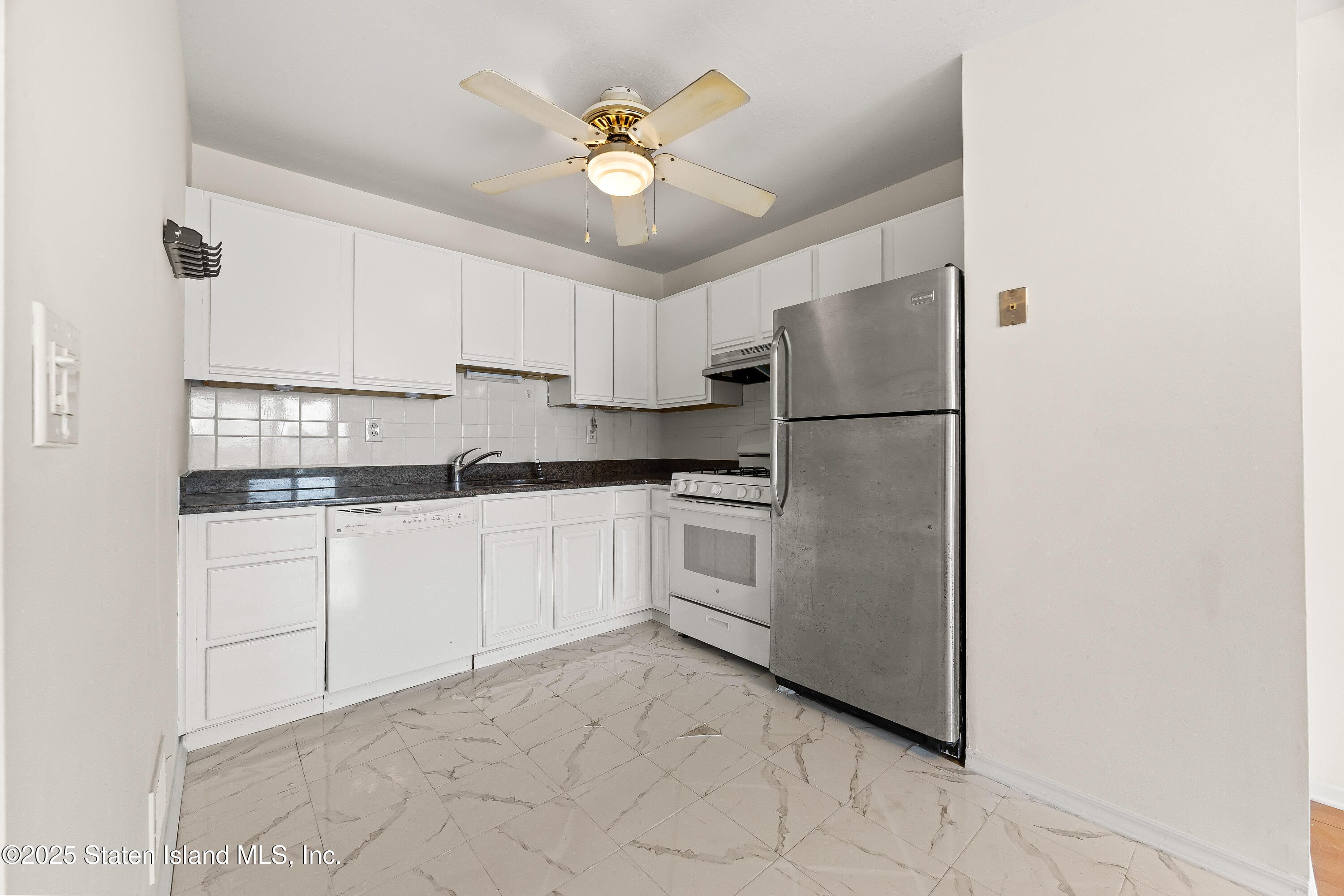 38a Country Dr East, Staten Island, NY, 10314 image 10