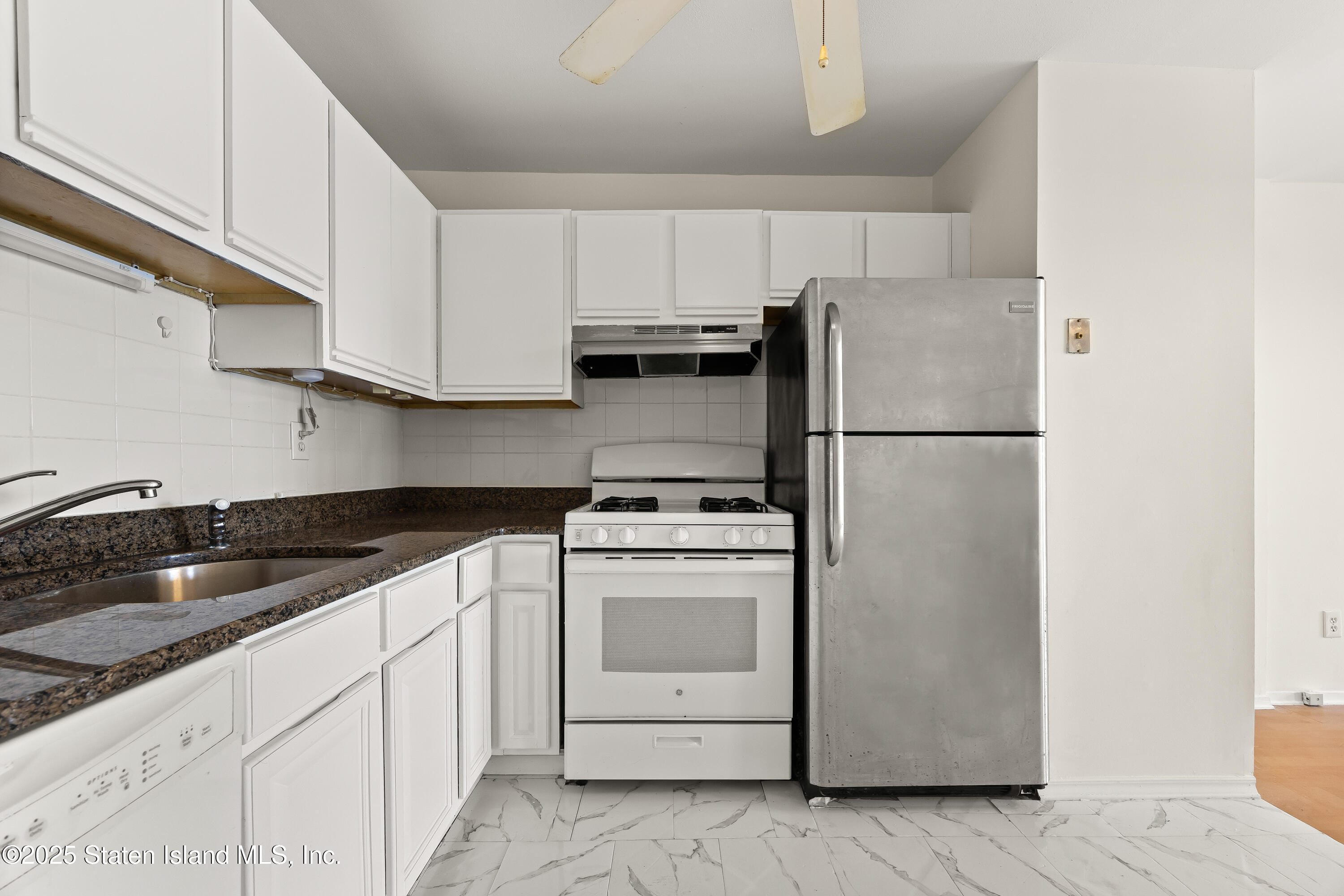 38a Country Dr East, Staten Island, NY, 10314 image 11