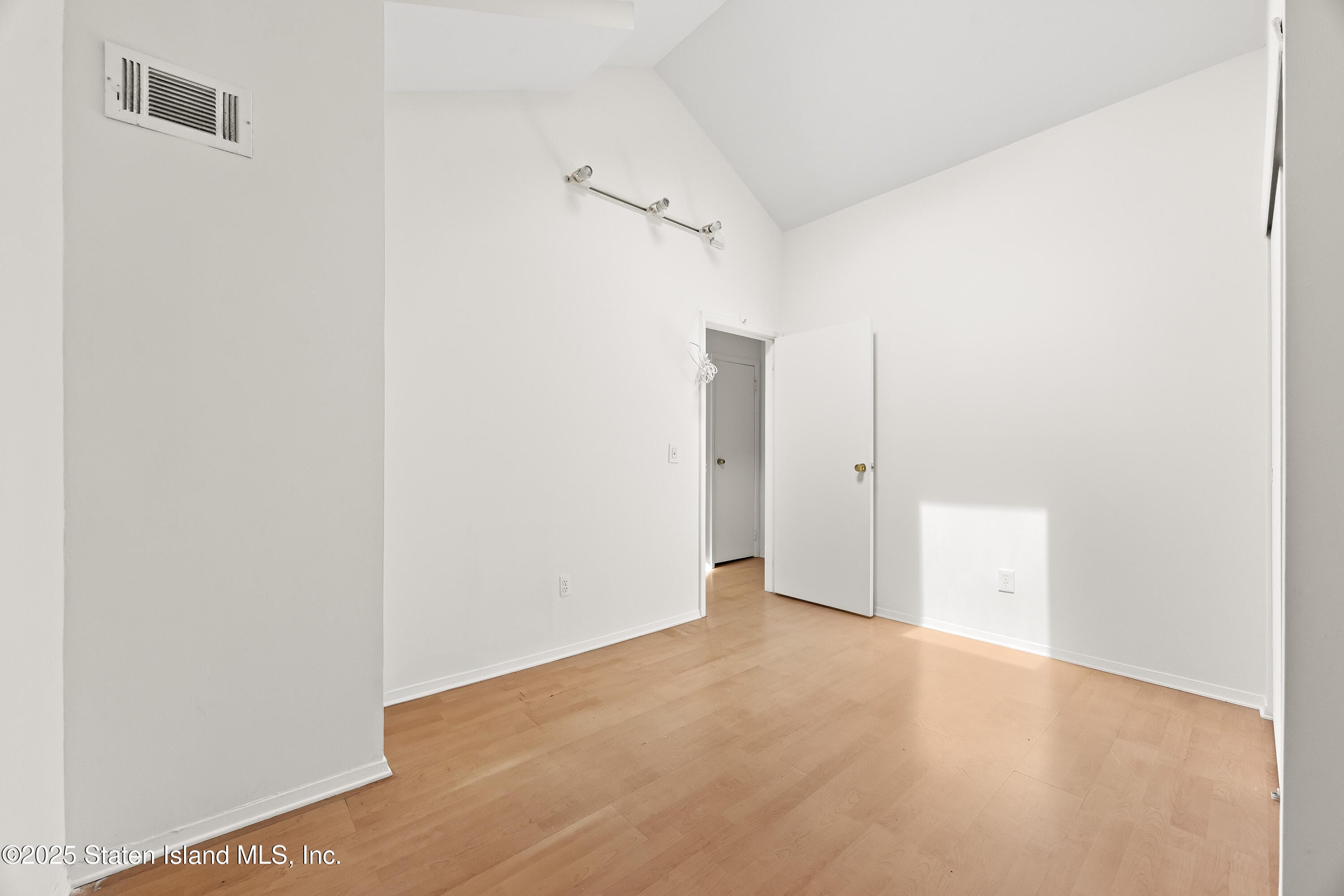 38a Country Dr East, Staten Island, NY, 10314 image 21