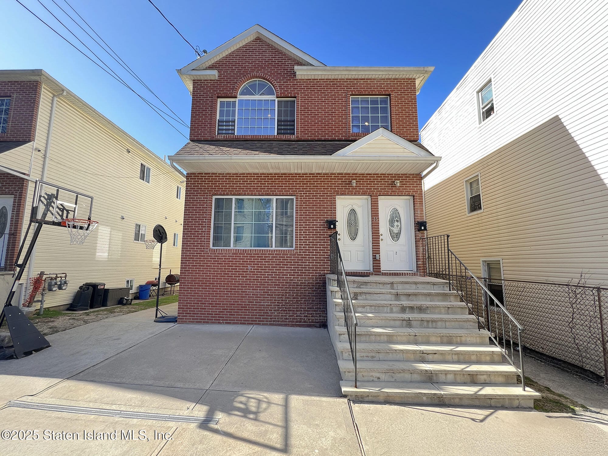 25 Stanley Avenue Image 1