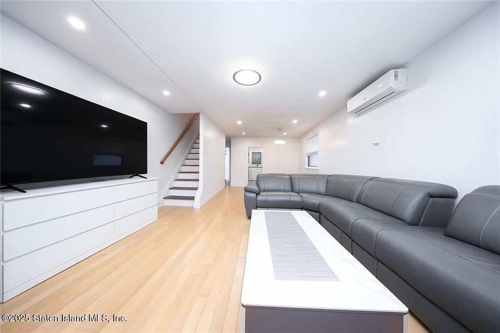 72 Zoe Street Image 3