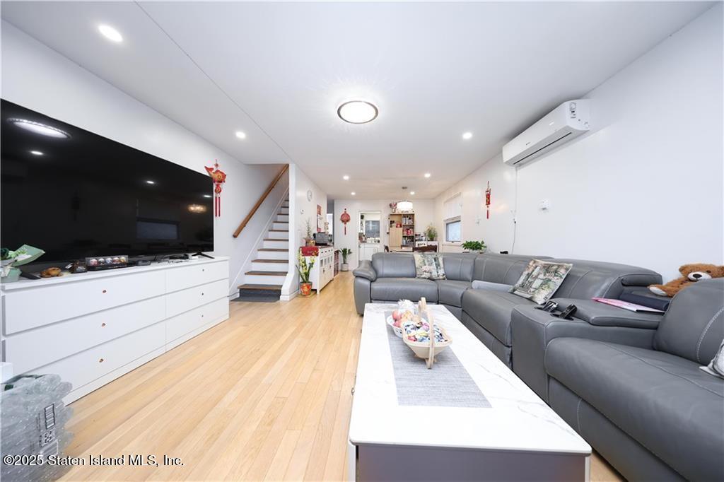 72 Zoe Street Image 4