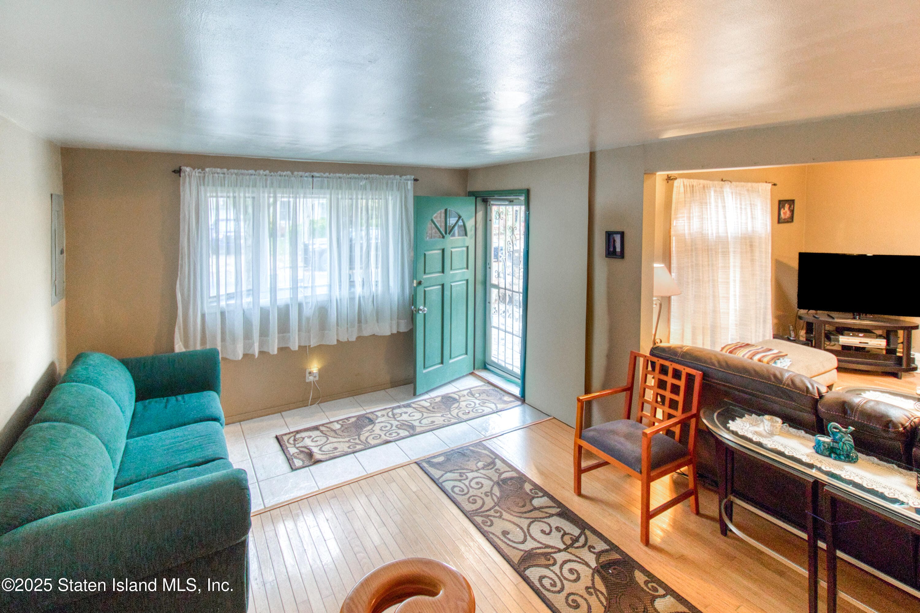 382 Manhattan Street Image 2