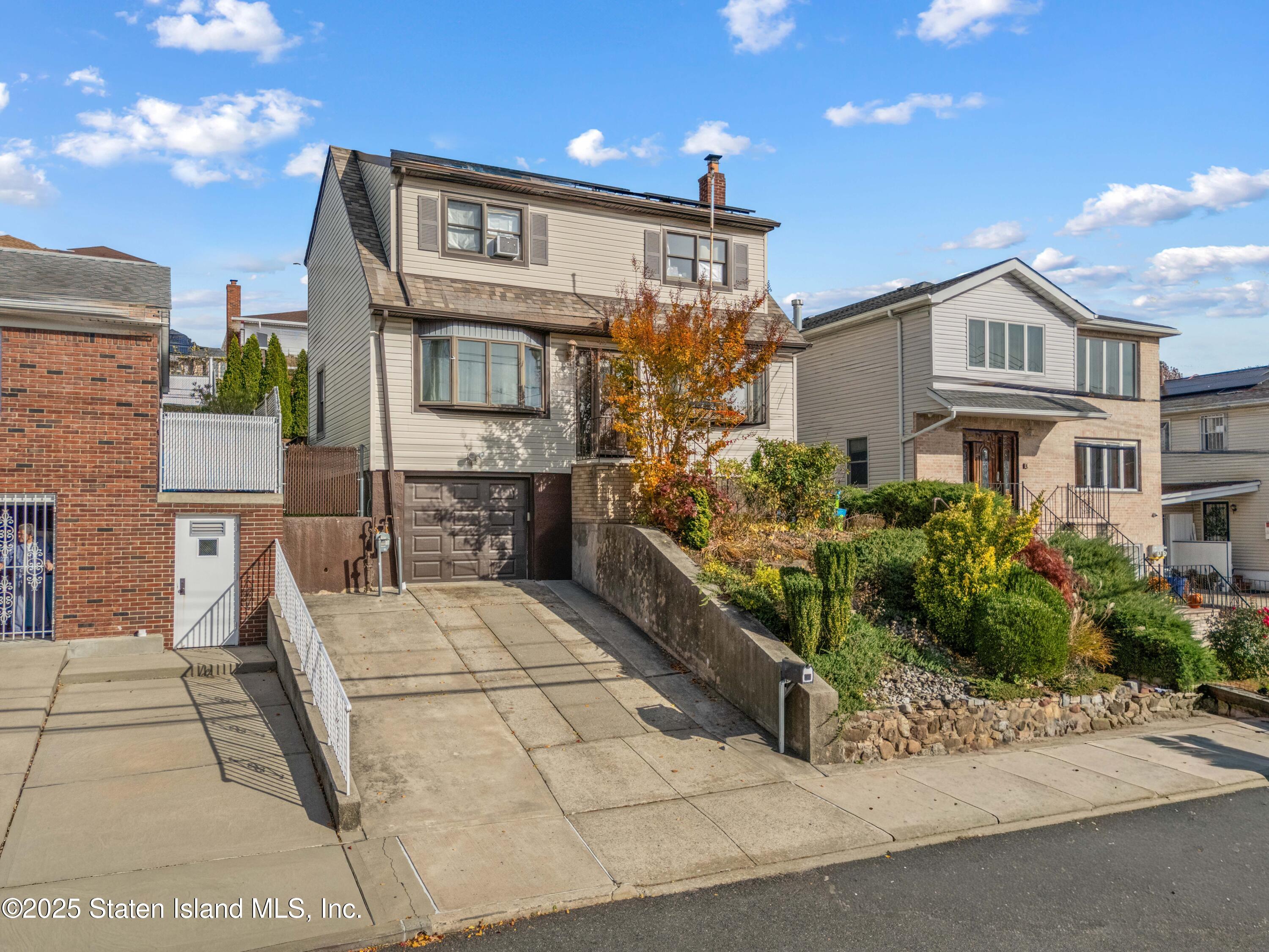 159 Seneca Avenue Image 2