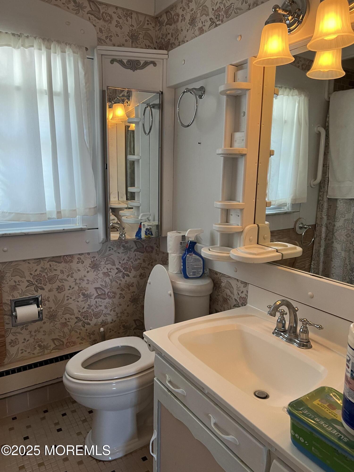 1236B Hamilton Court Image 3