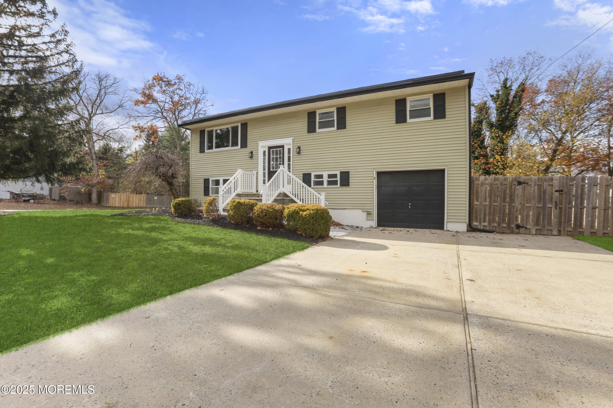 112 Manhattan Street Image 2