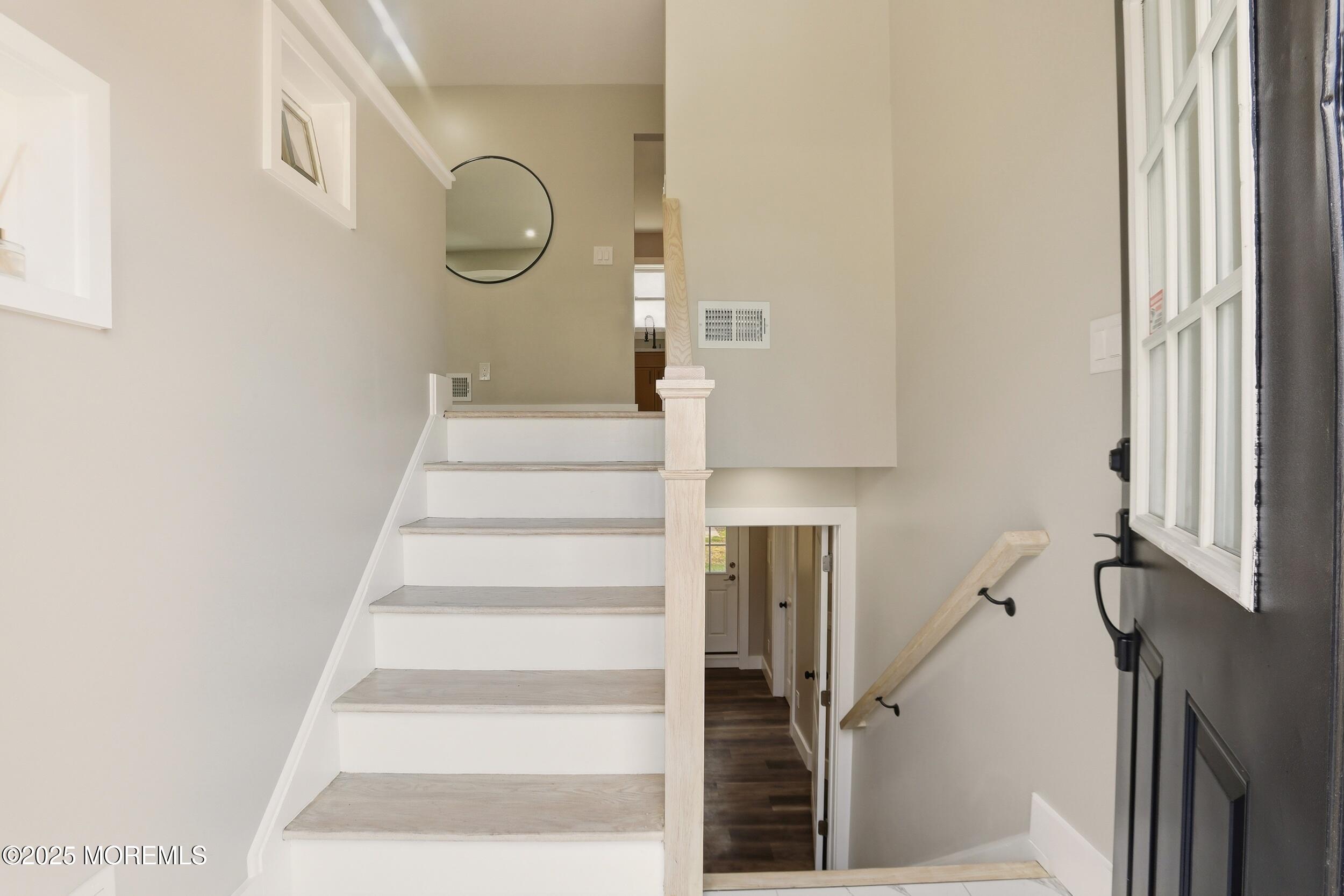 112 Manhattan Street Image 4