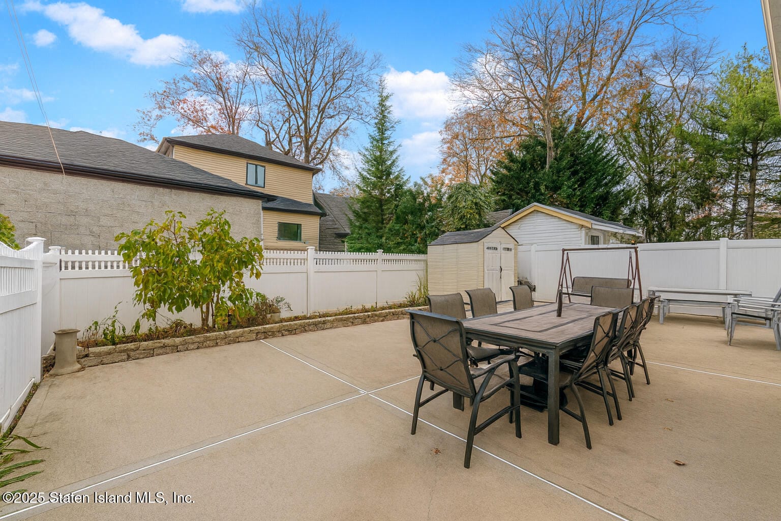 42 Acacia Avenue Image 3