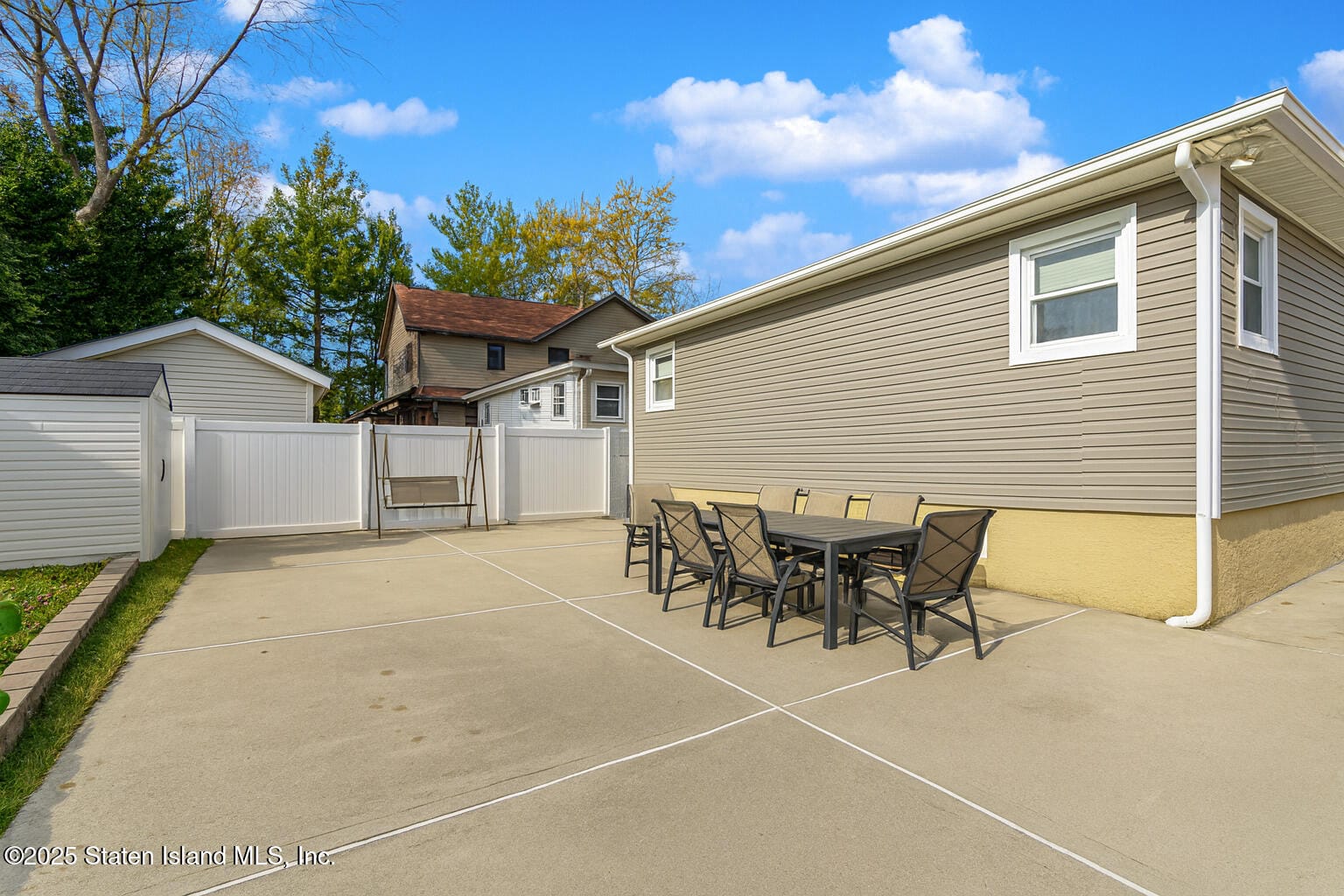 42 Acacia Avenue Image 4