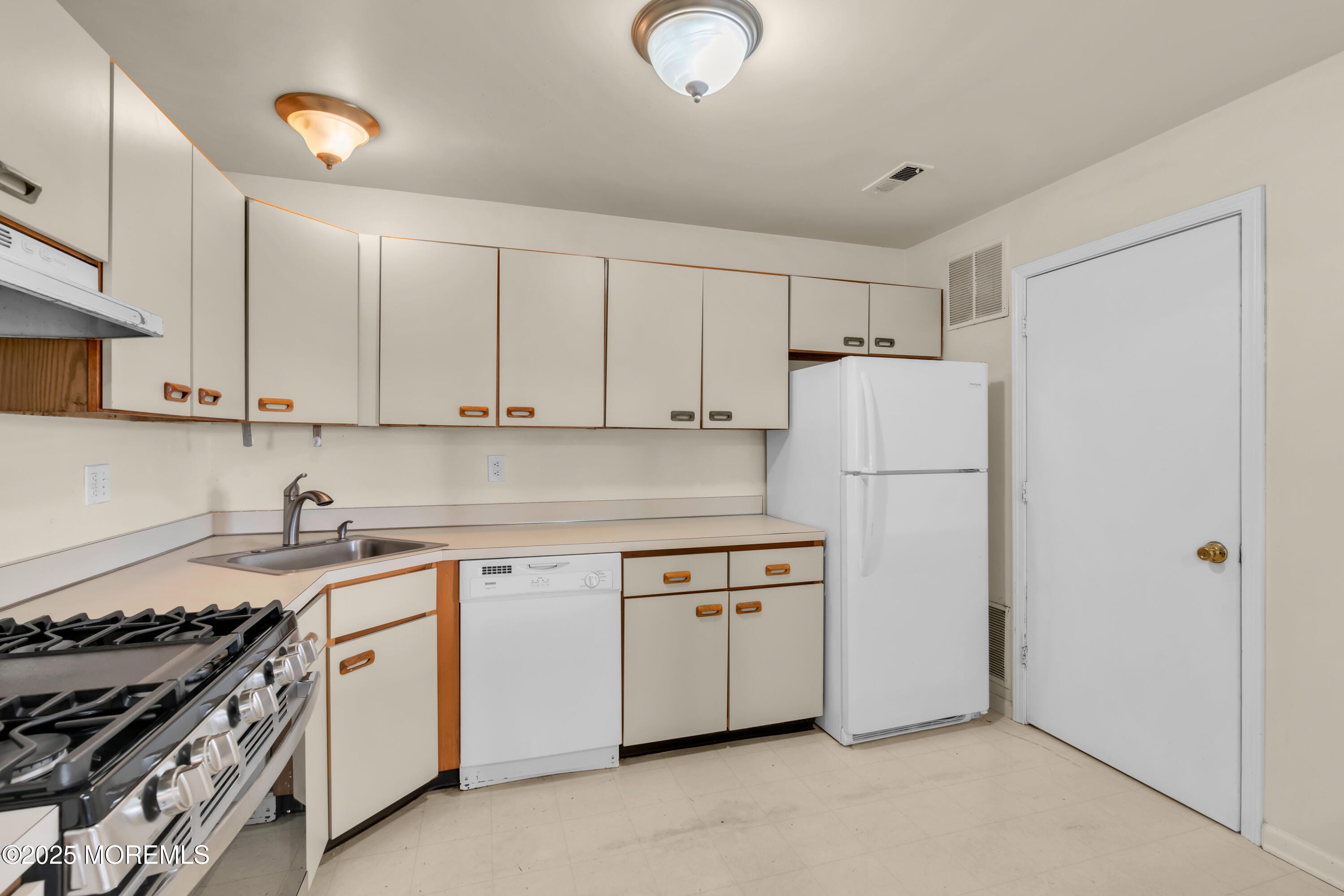 706 Zlotkin Circle 2, Freehold, NJ, 07728 image 7