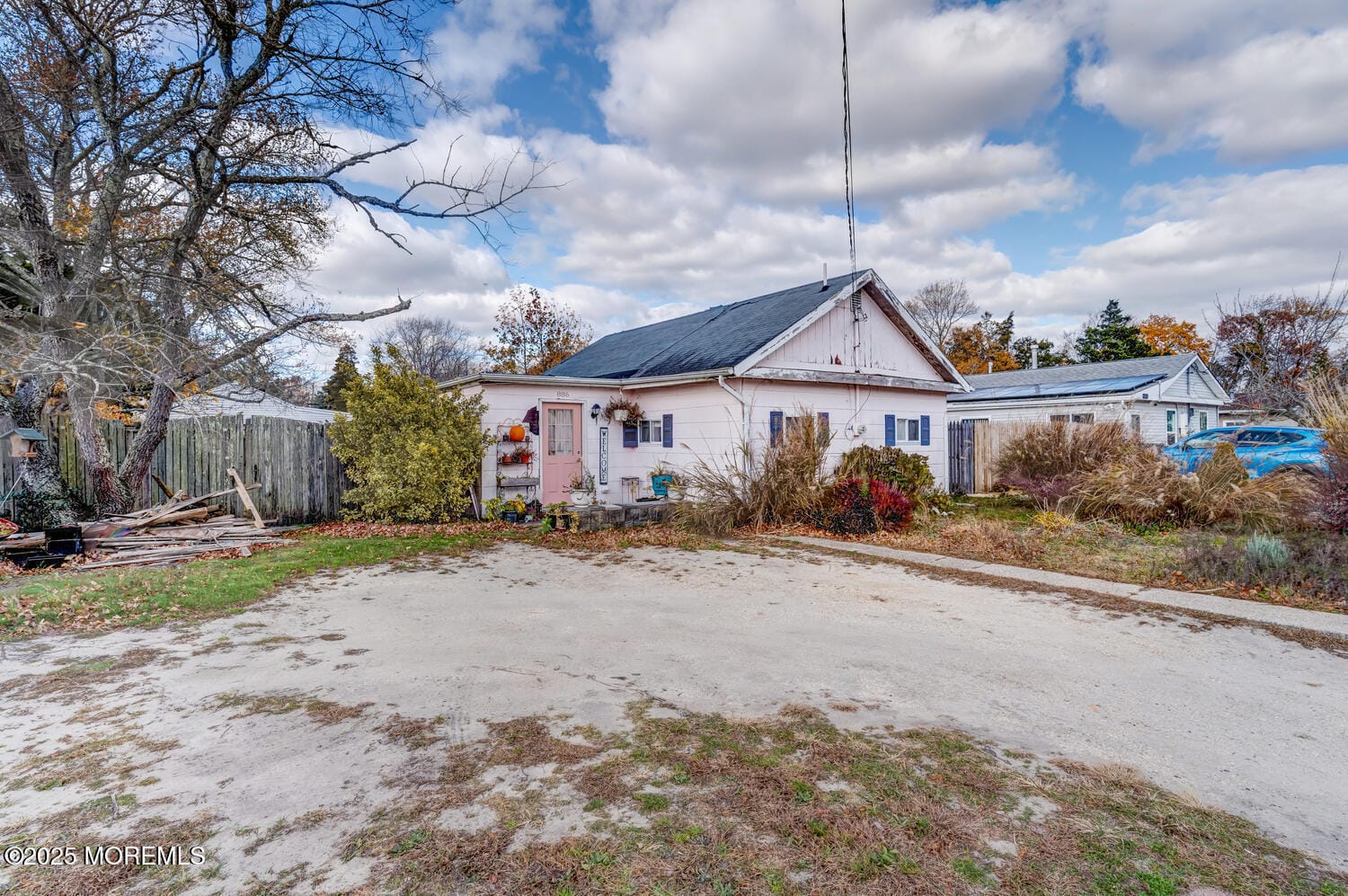 886 Radio Road Image 3