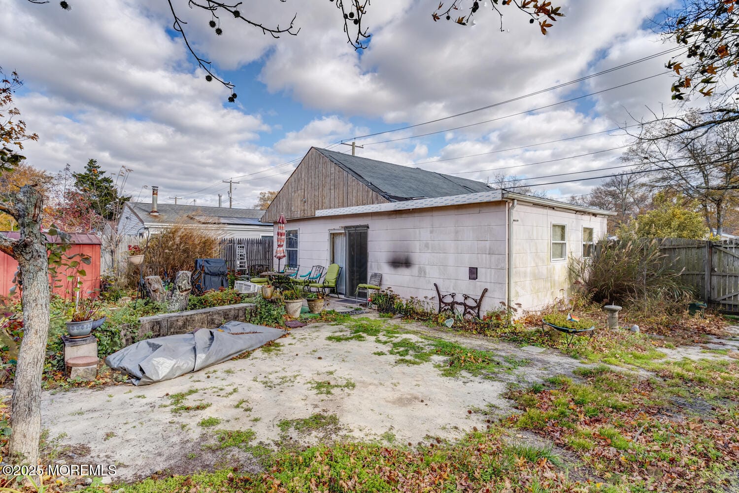 886 Radio Road Image 4