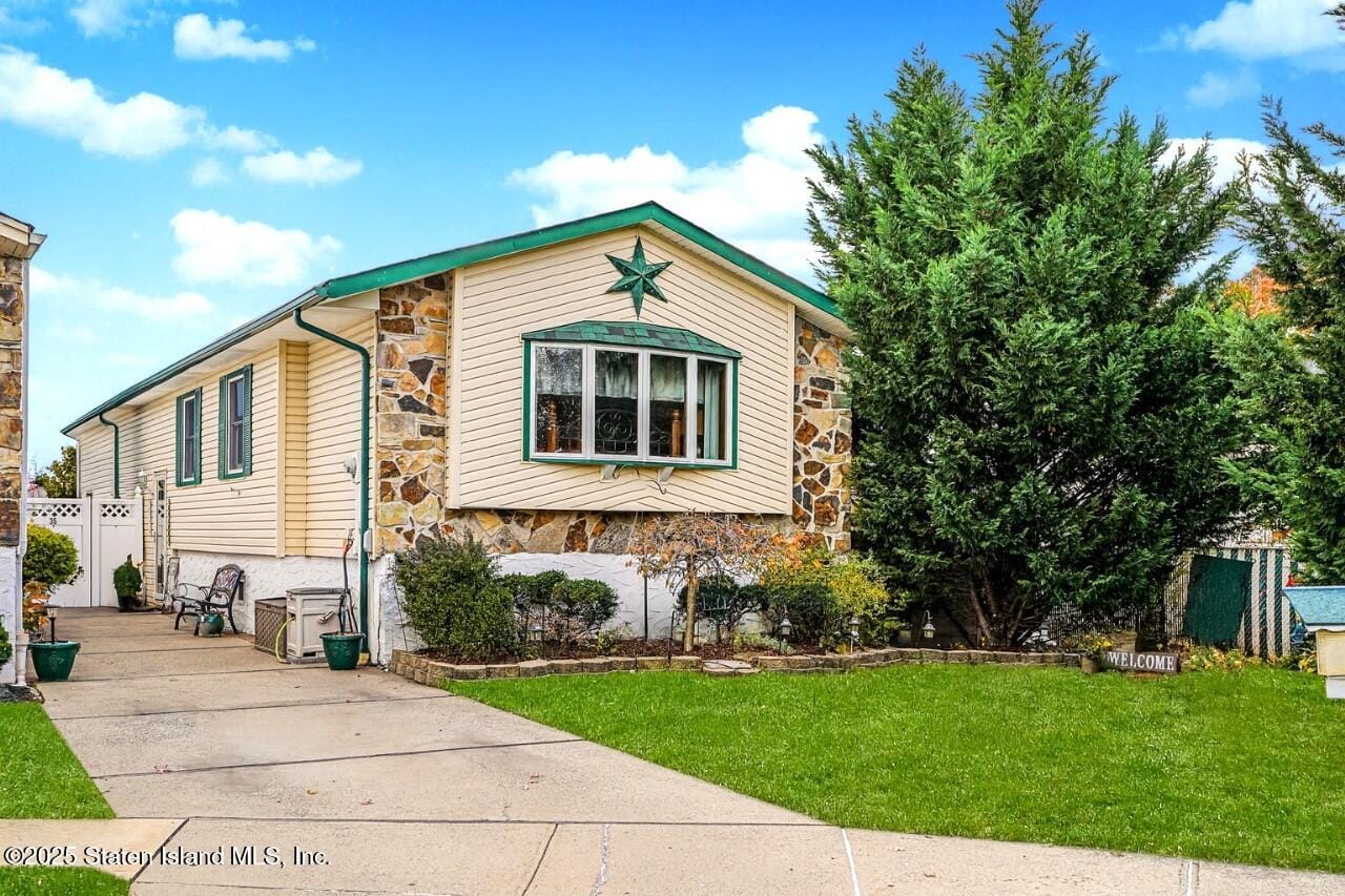 35 Nutwood Court, Staten Island, NY, 10308