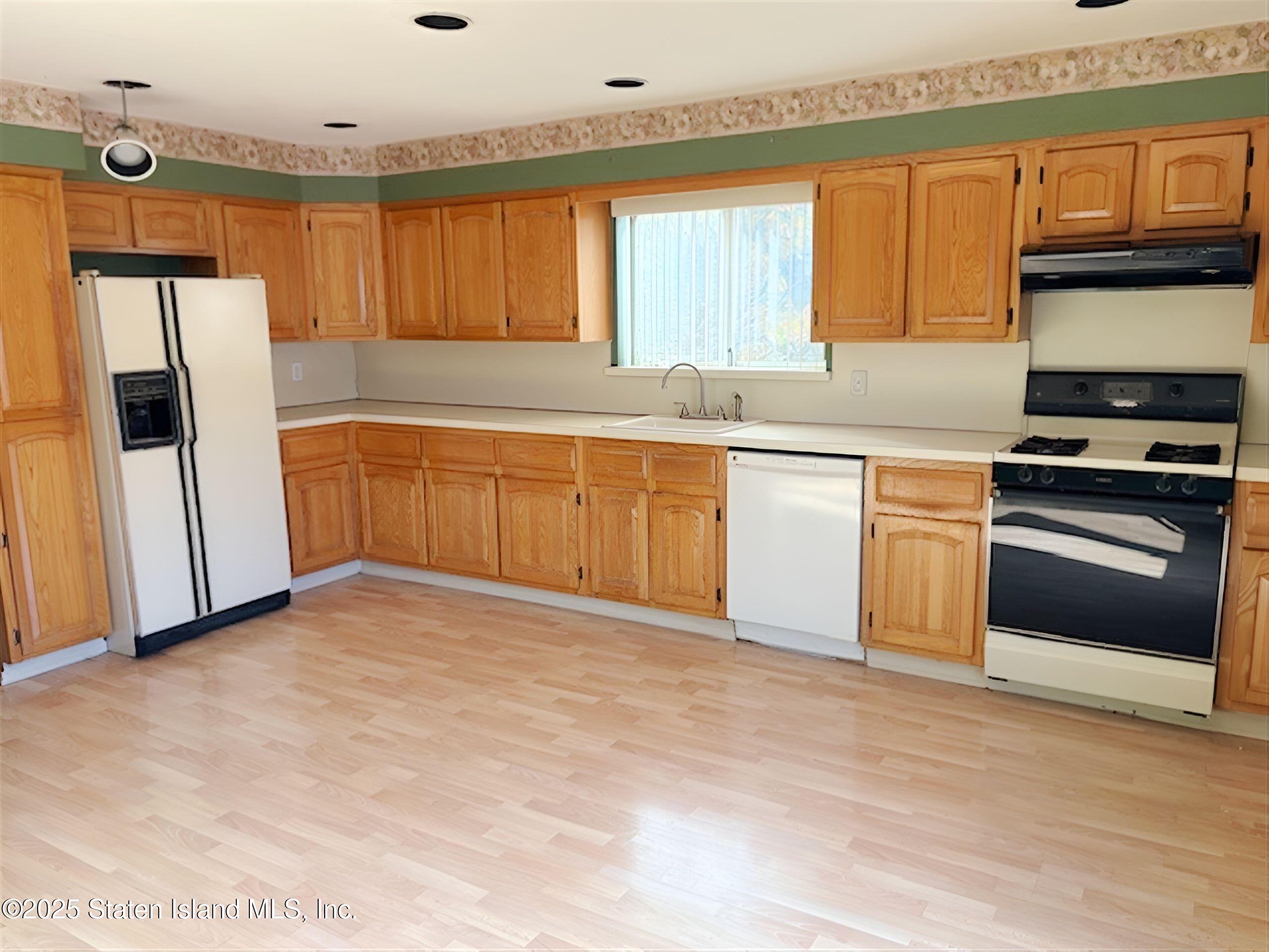 14 Monterey Avenue Image 2