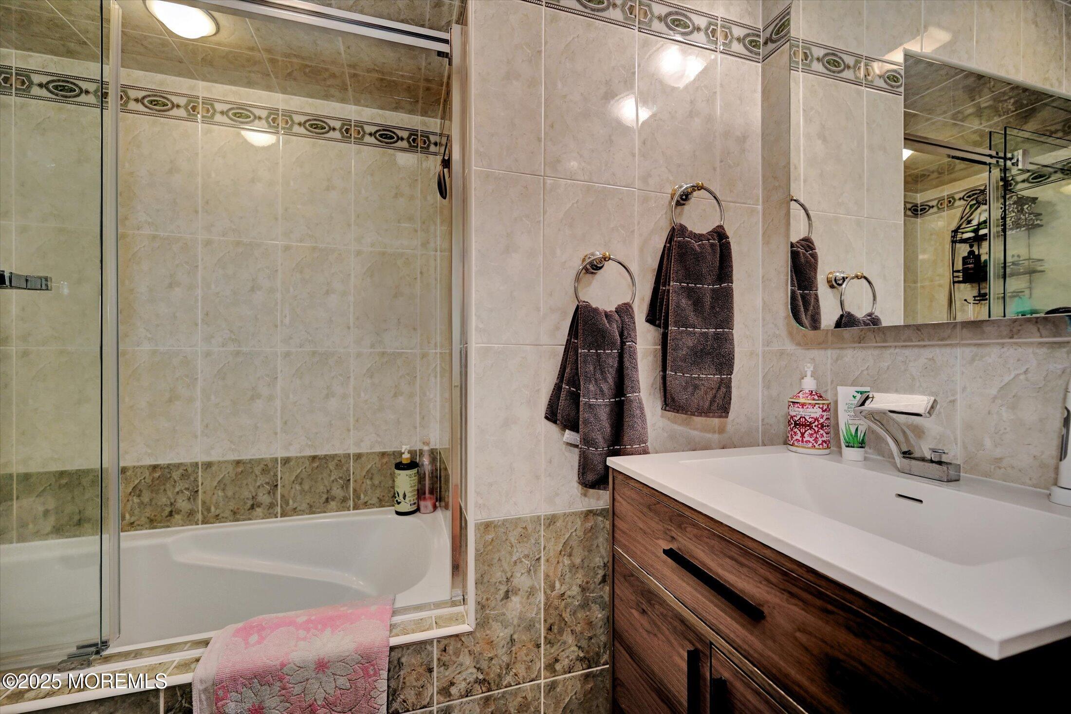 131 Amberly Drive J, Manalapan, NJ, 07726 image 16