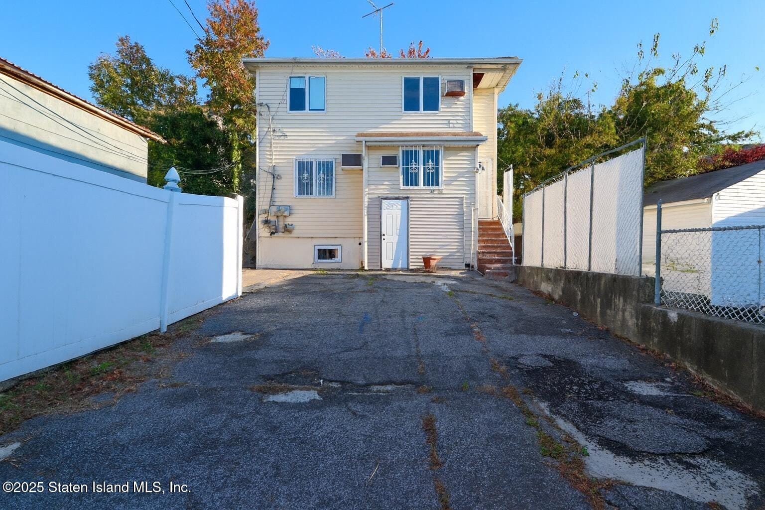 4664 Amboy Road Image 2