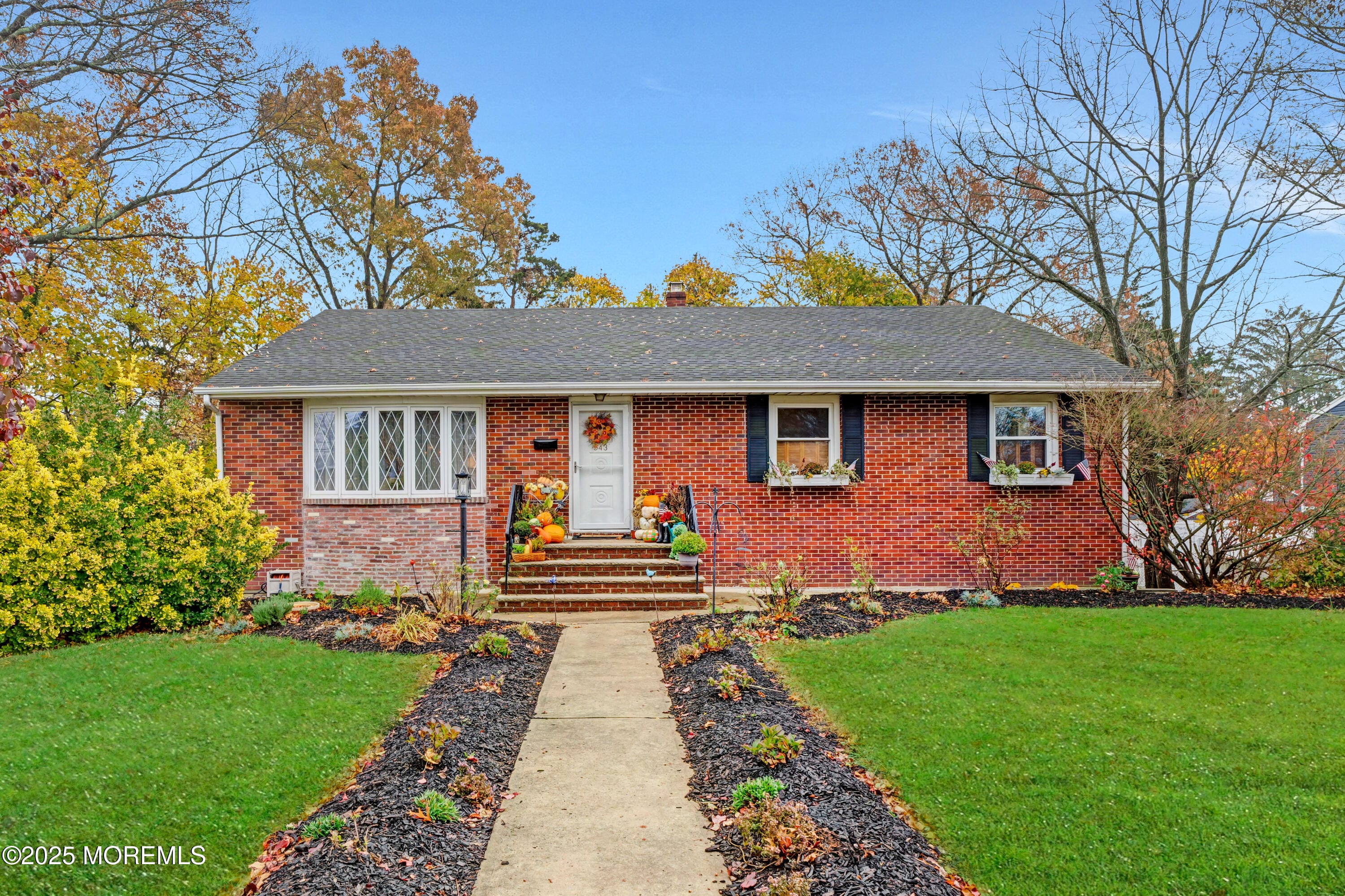 543 Hollywood Avenue Image 2